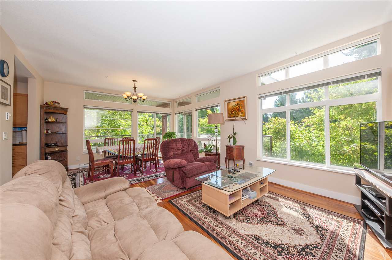 Condos 206 6328 Larkin Drive
