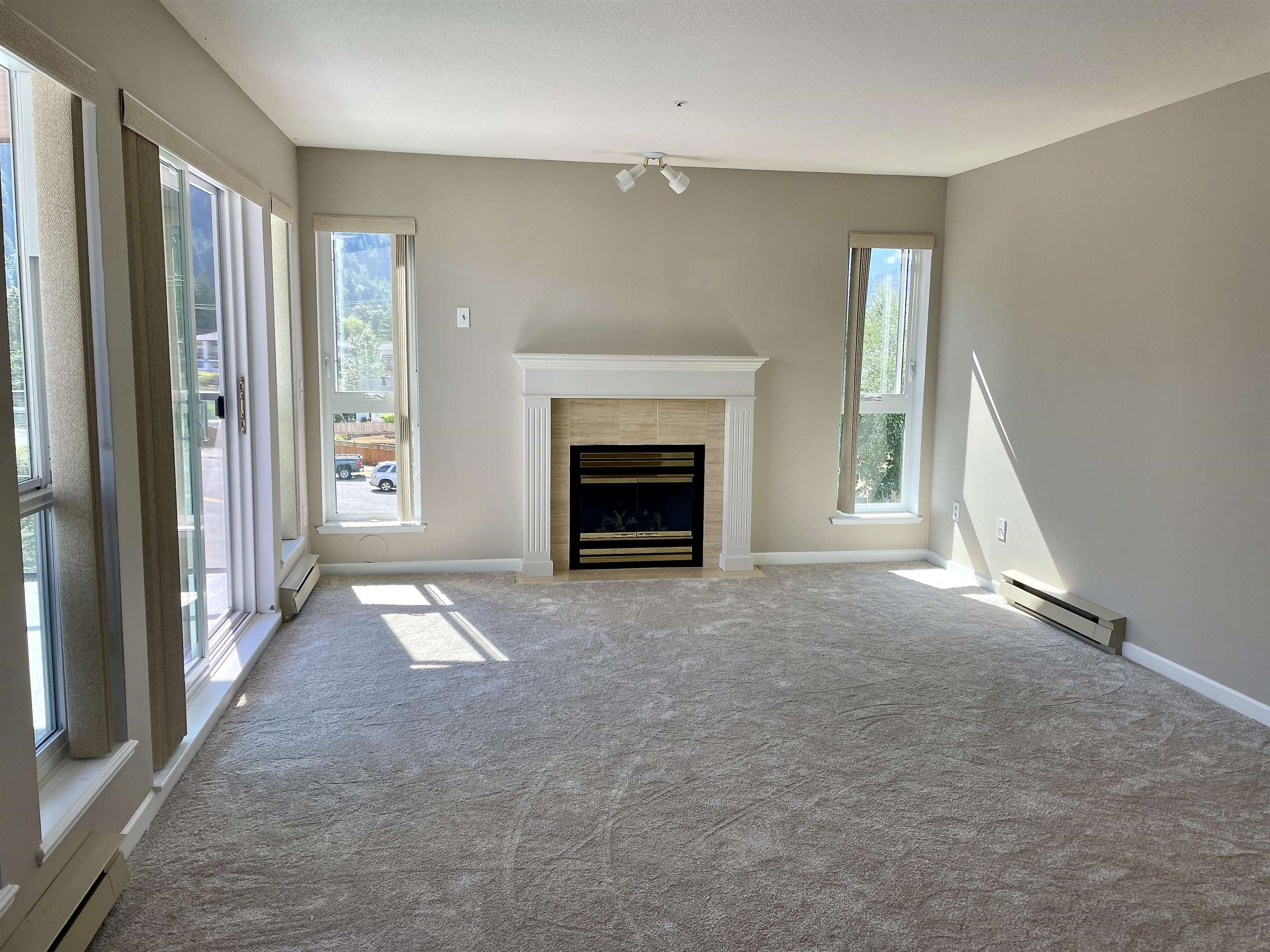 For Sale Esplanade Avenue Harrison Hot Springs Bc Zealty