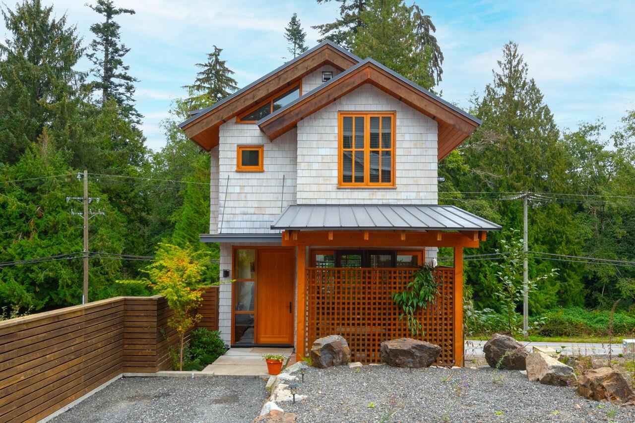 1092 FOXGLOVE LANE