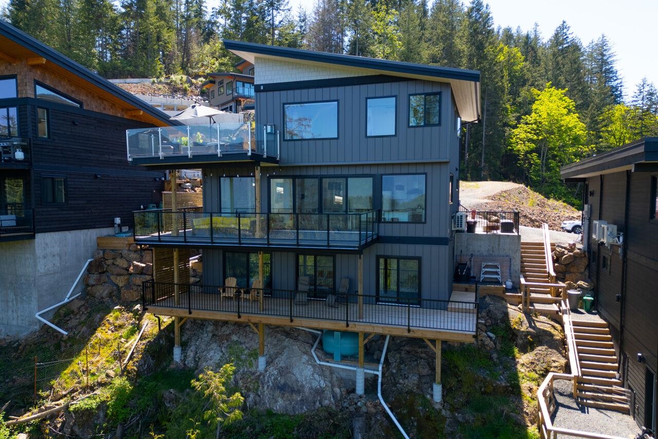 877 RIVENDELL DRIVE