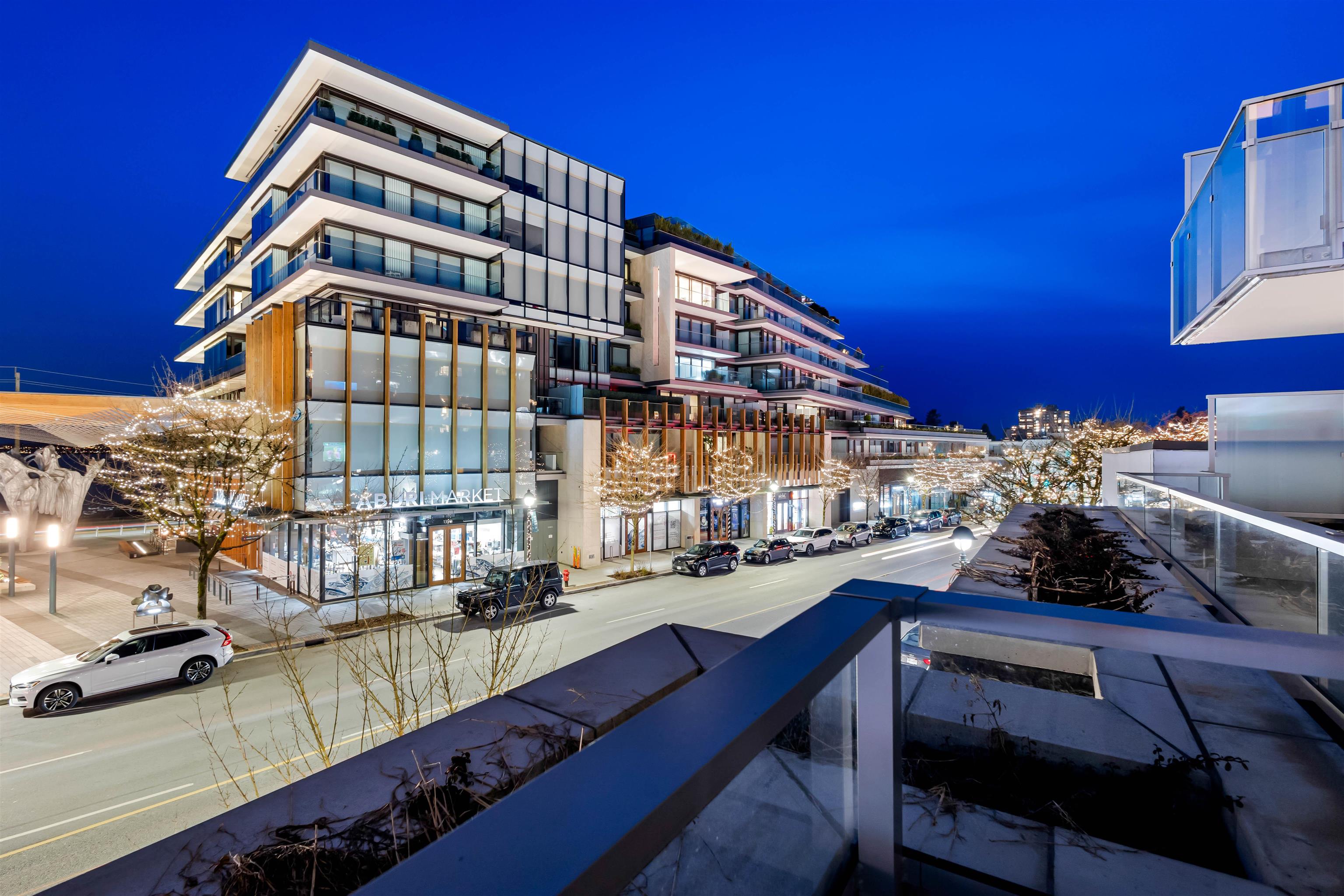 206 1331 MARINE DRIVE