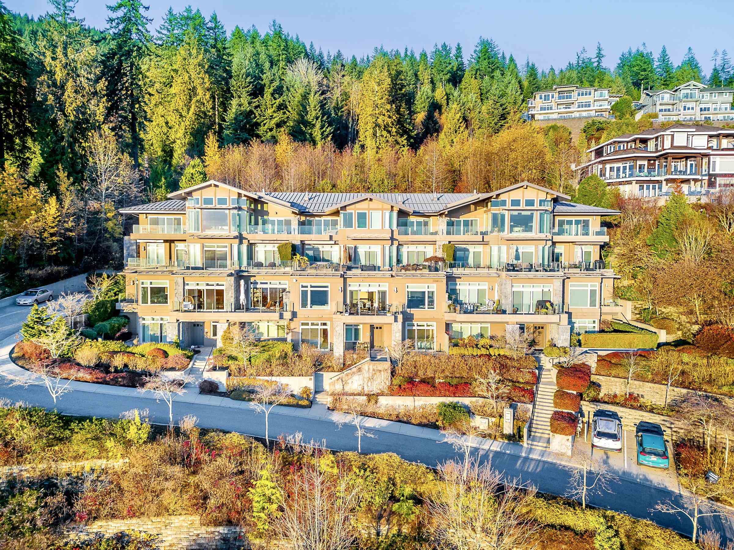 102 2575 GARDEN COURT