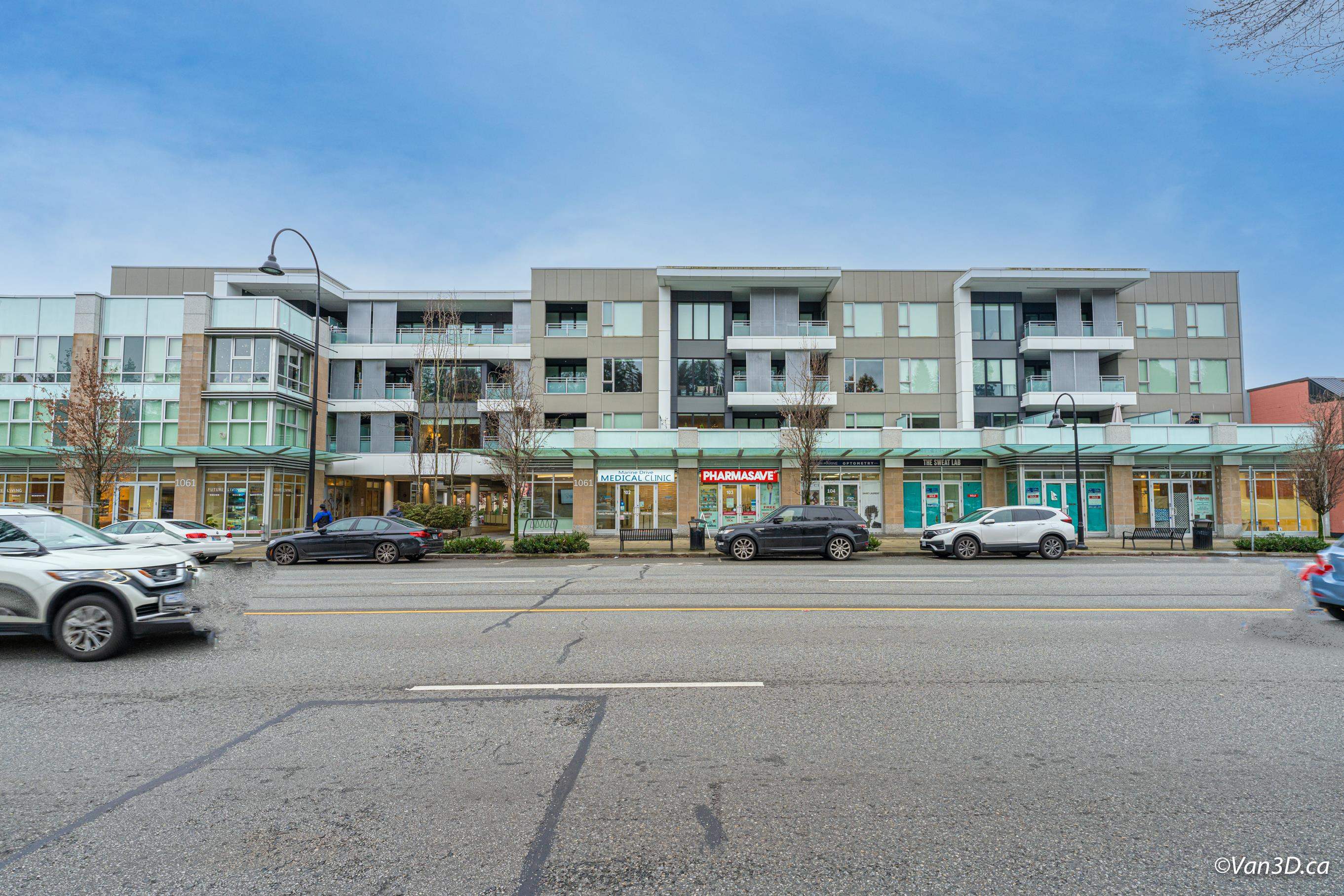 208 1061 MARINE DRIVE