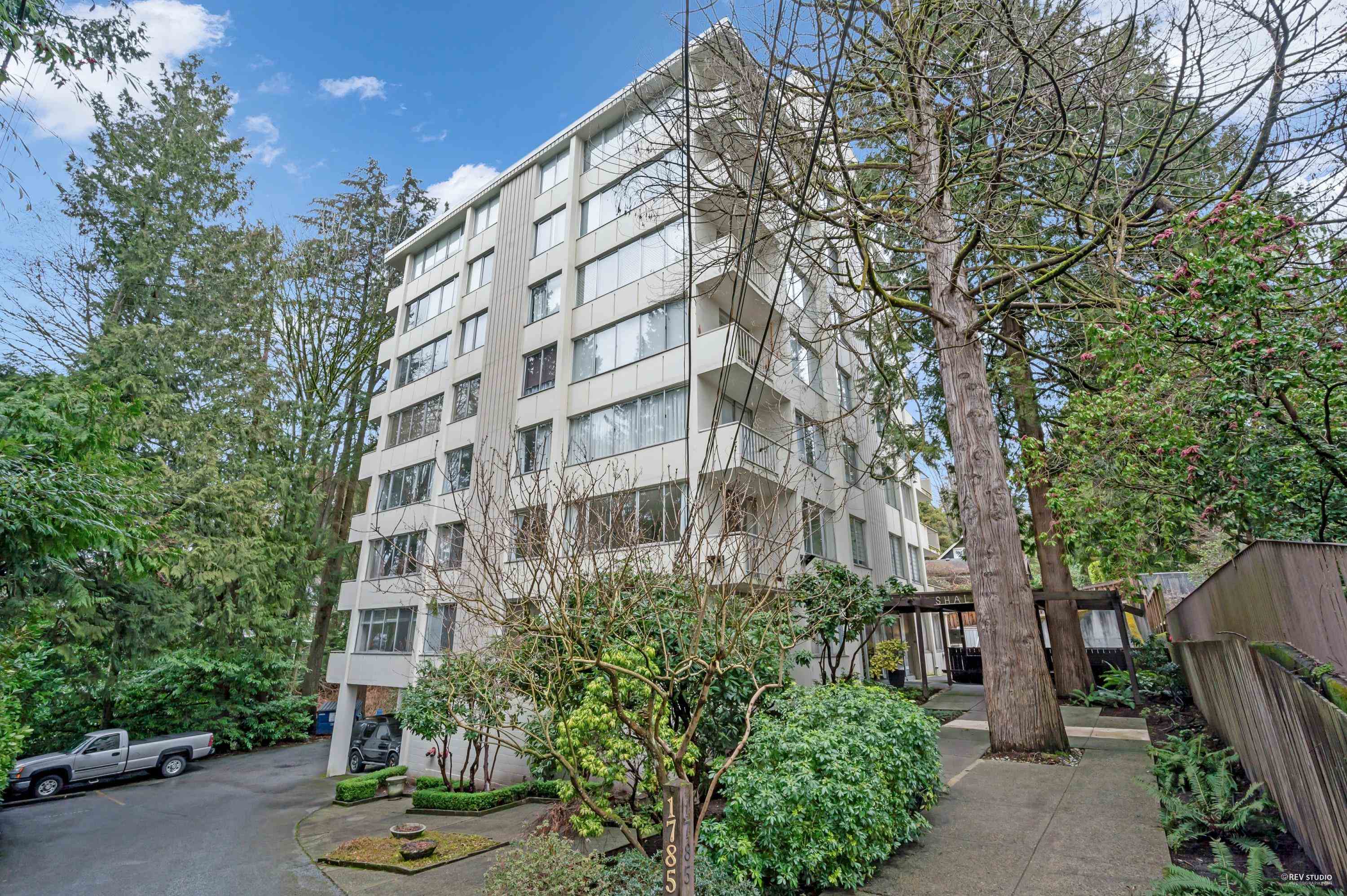 205 1785 ESQUIMALT AVENUE