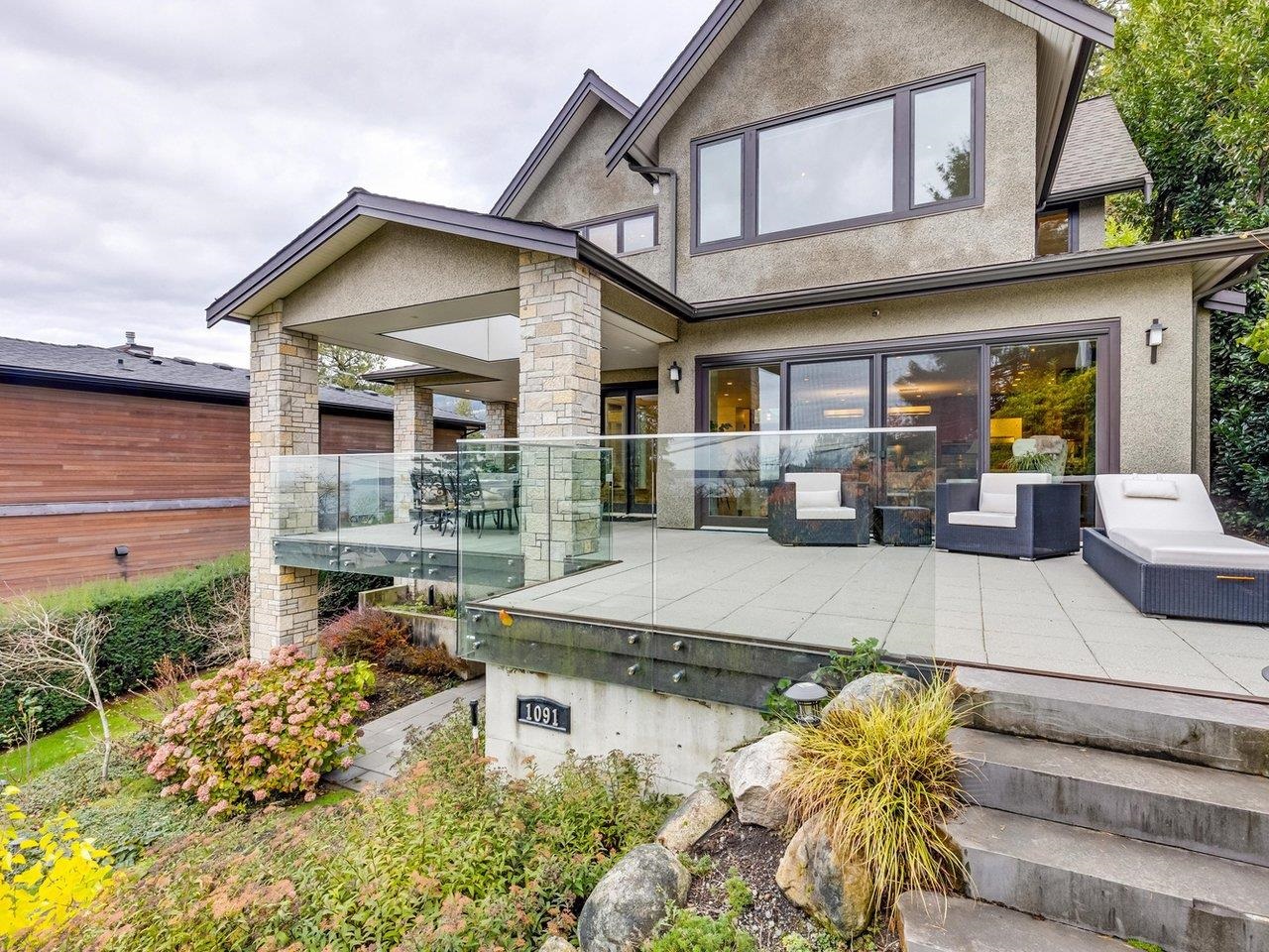 1091 ESQUIMALT AVENUE