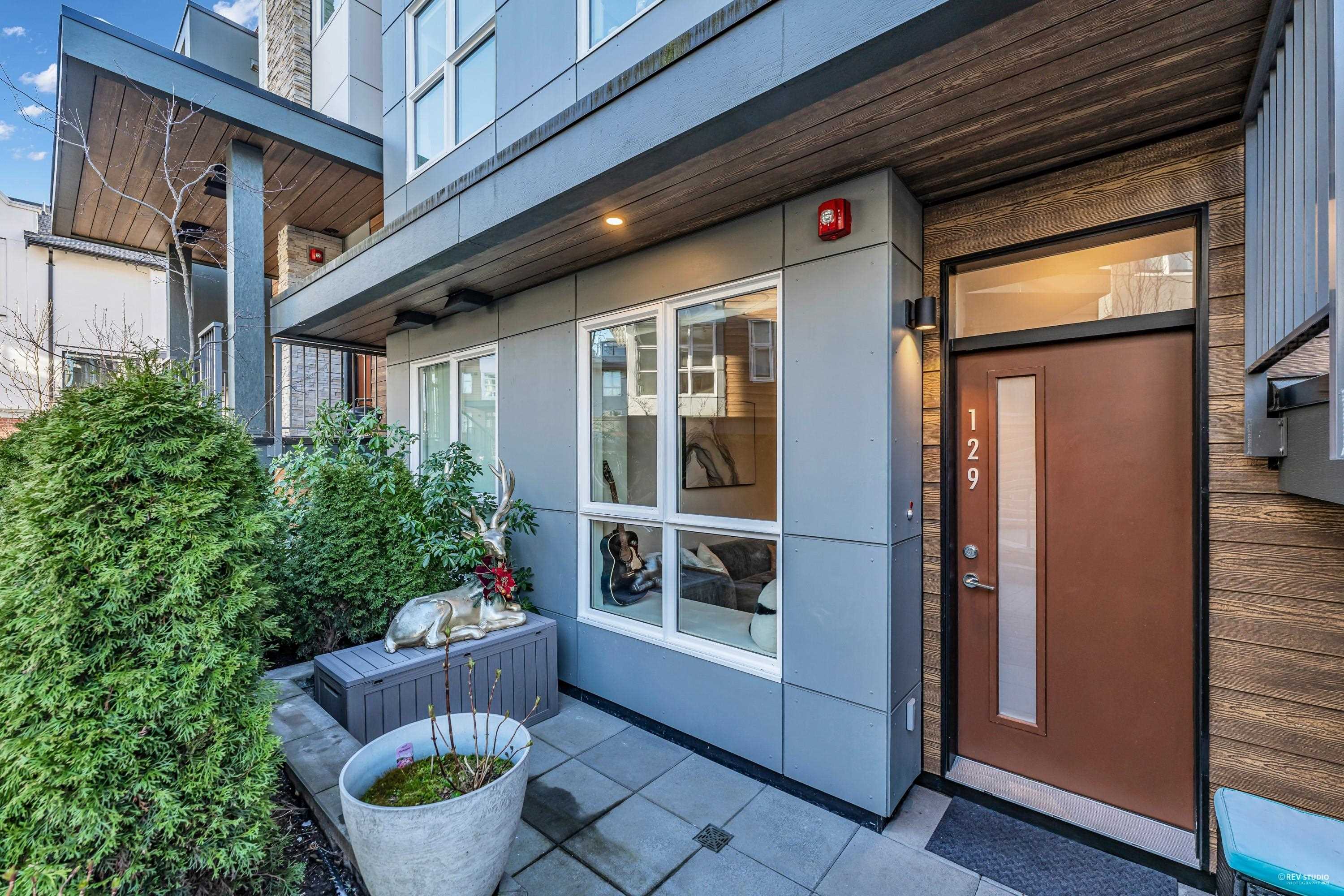 129 2060 CURLING ROAD