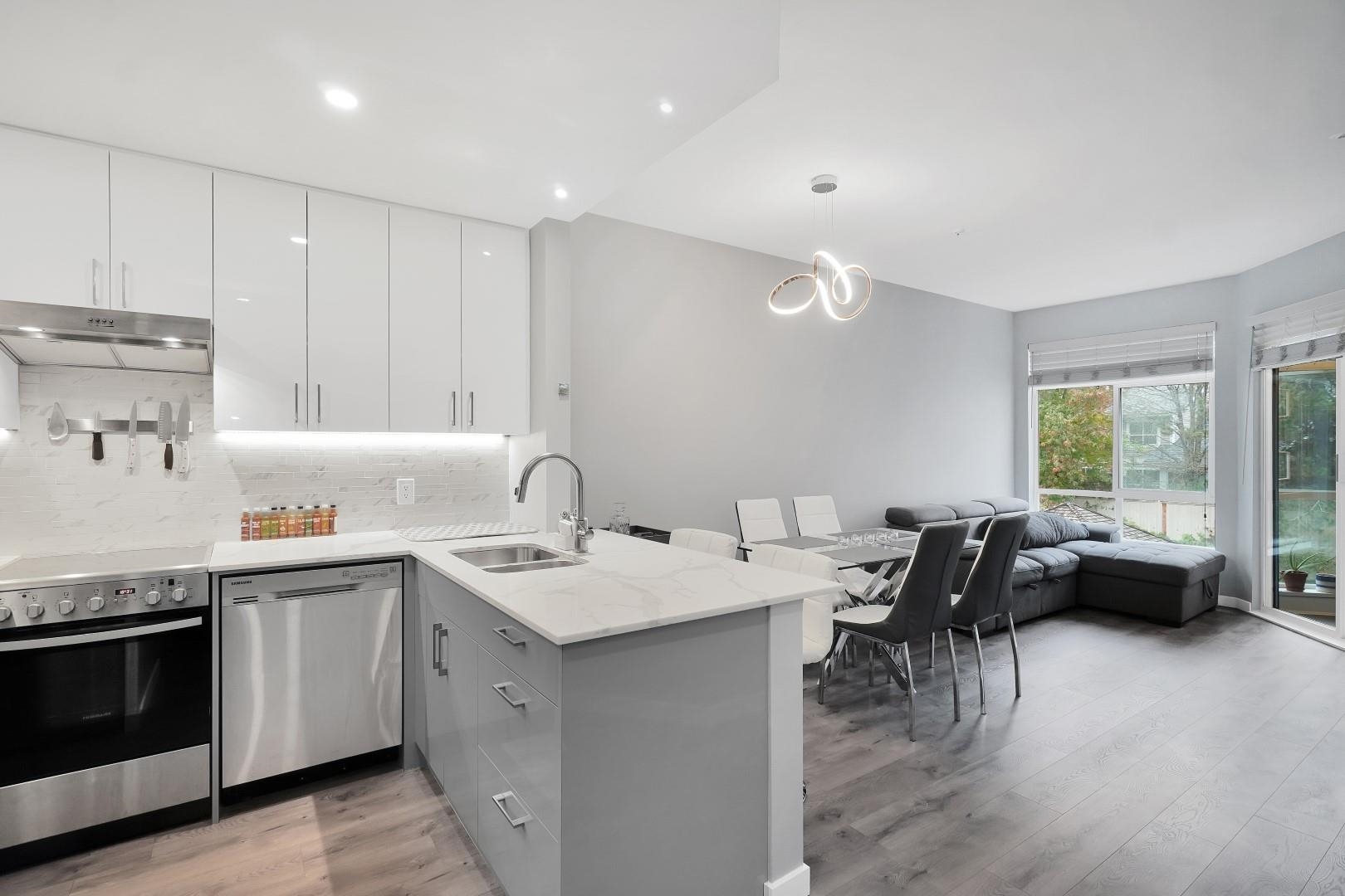 306 630 ROCHE POINT DRIVE