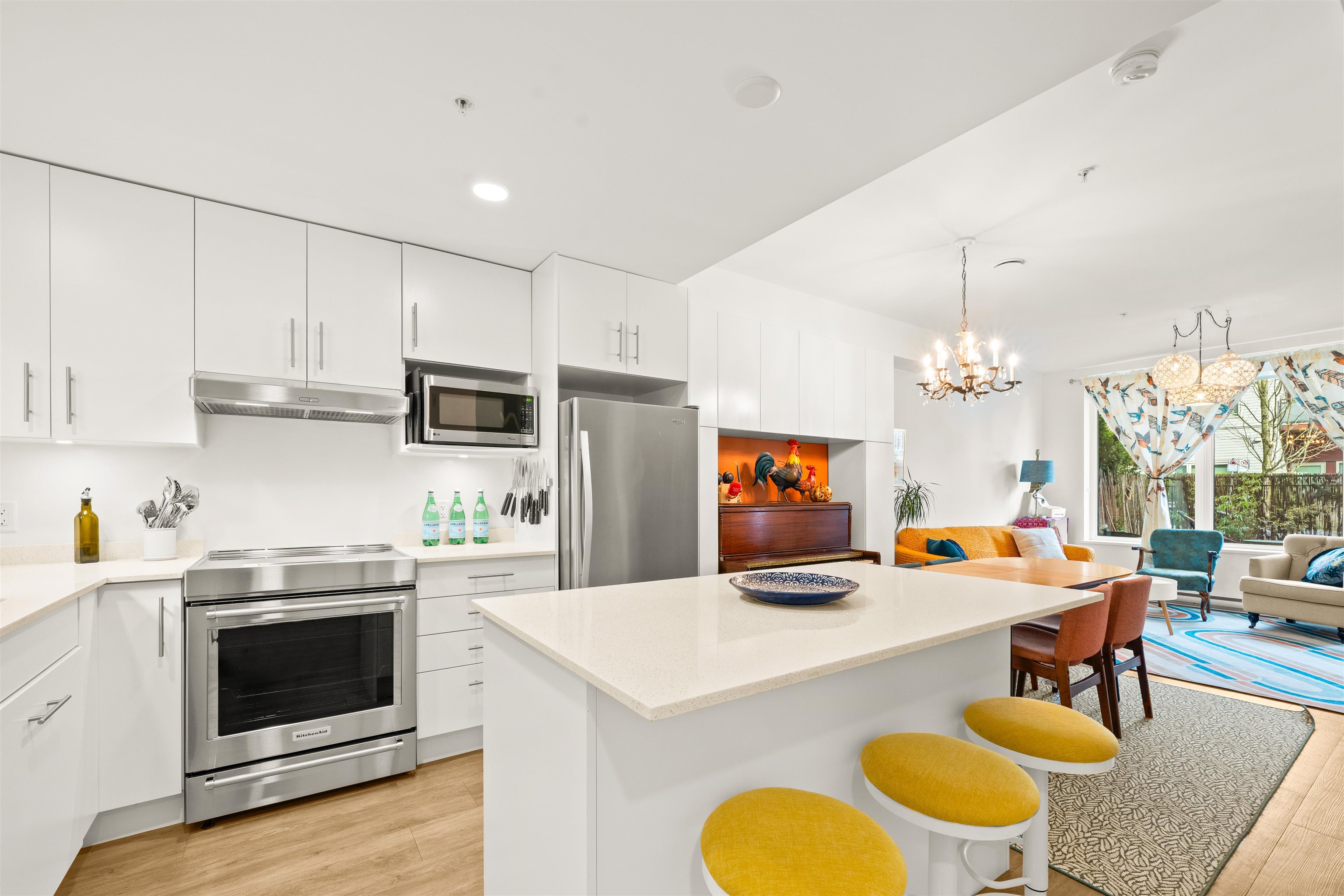 TH2 2137 CHESTERFIELD AVENUE