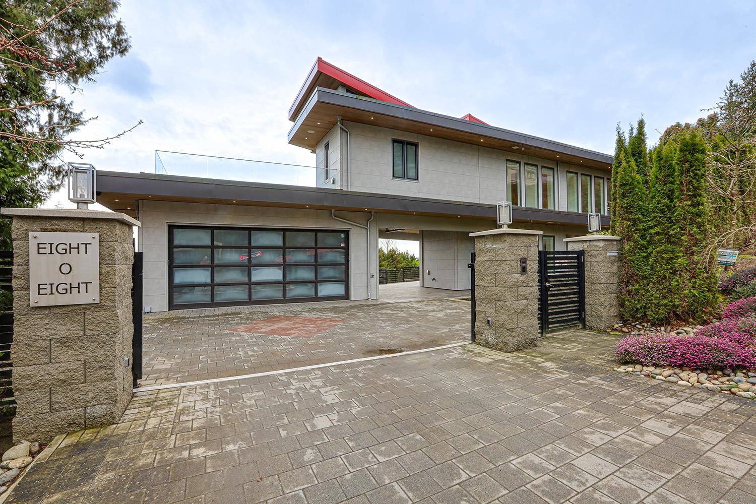 808 ESQUIMALT AVENUE