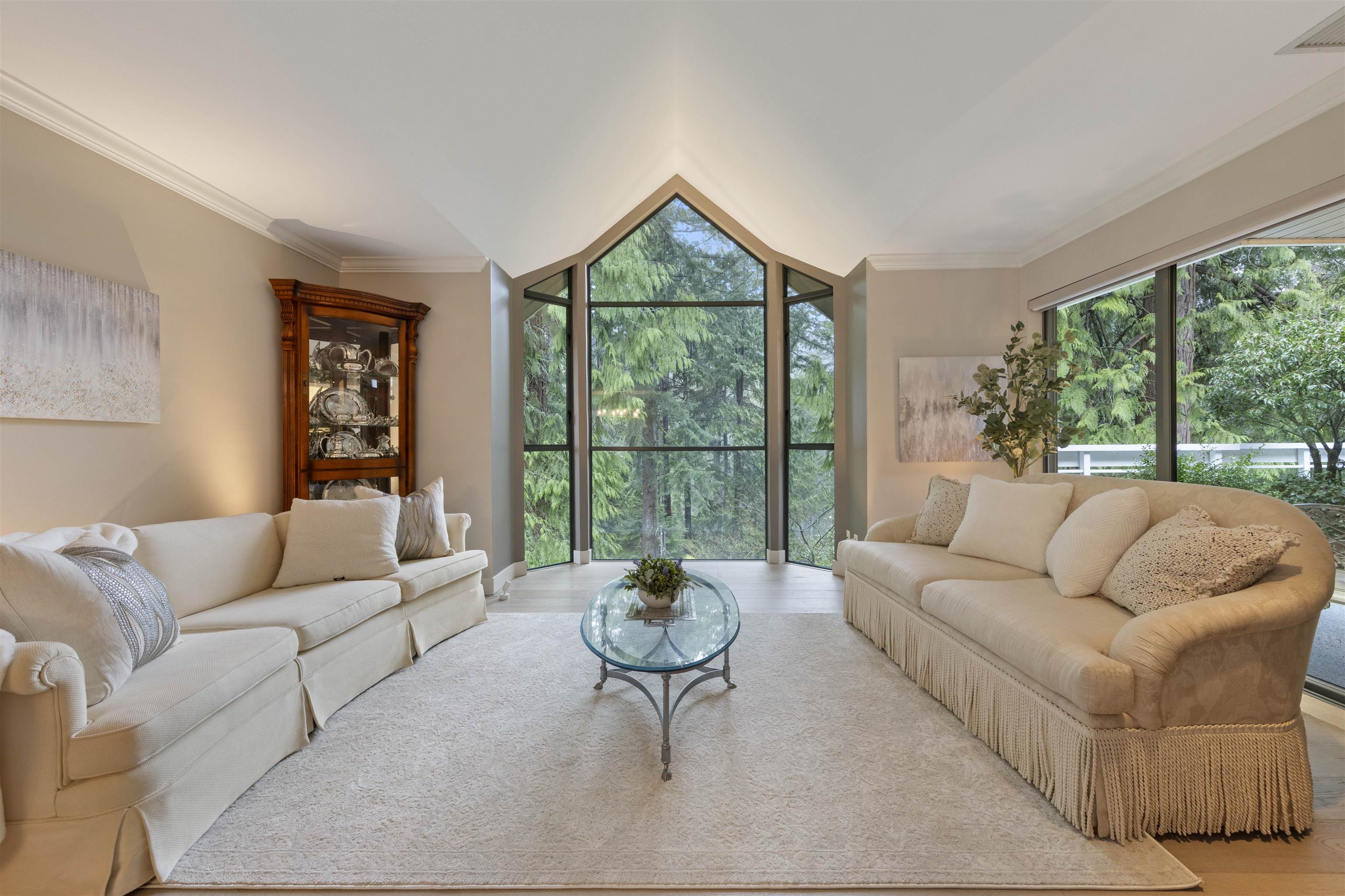 301 3288 CAPILANO CRESCENT