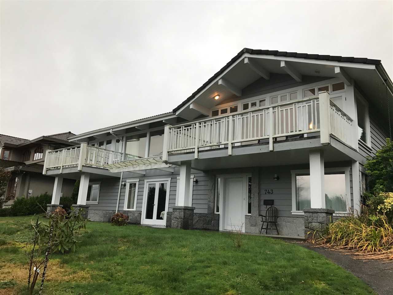 Ton's family 后面的be 动词用什么1.同上2.Wha