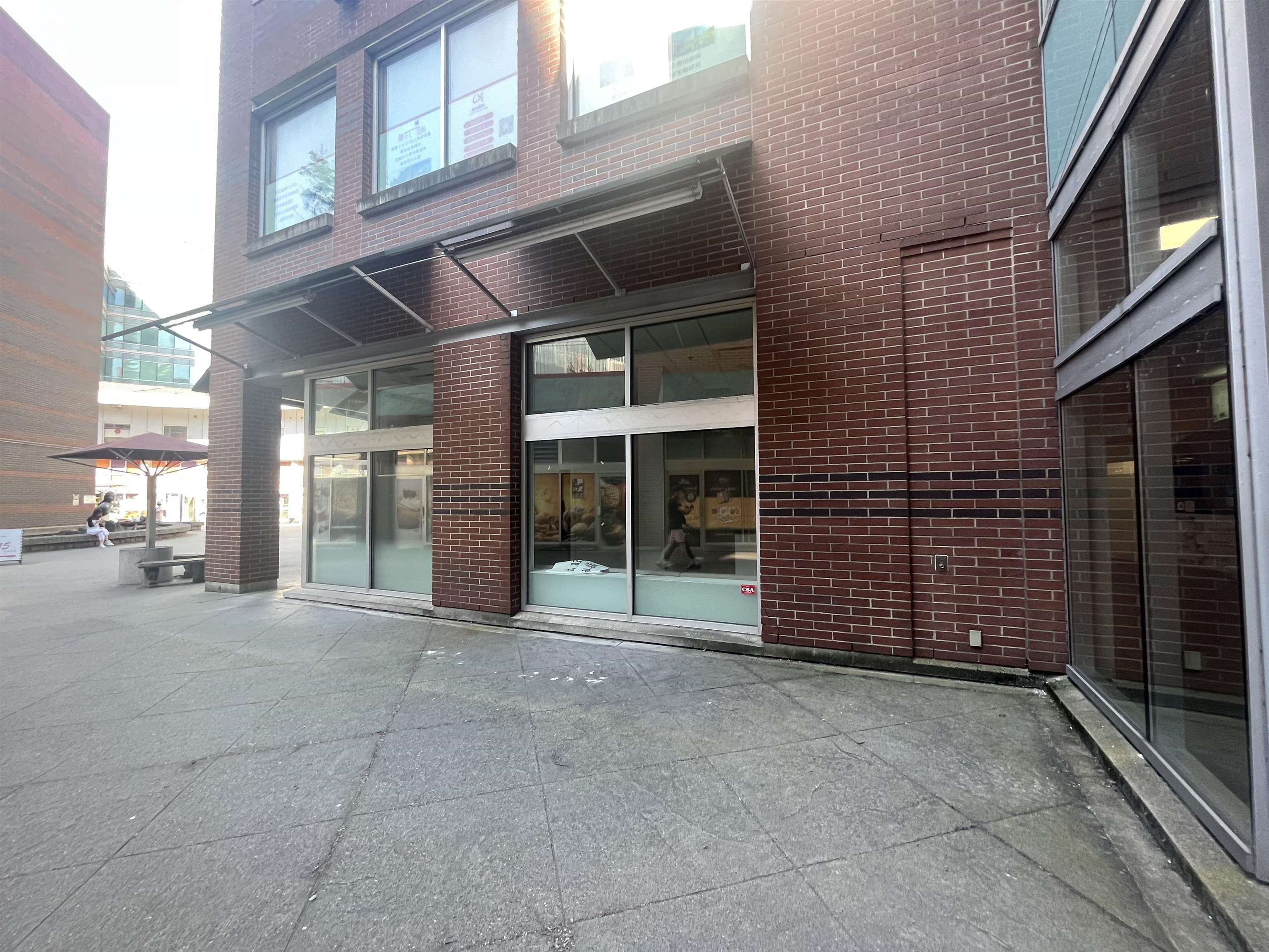 1810&1811-4500 KINGSWAY, Burnaby, British Columbia, ,Retail,For Lease,C8048535