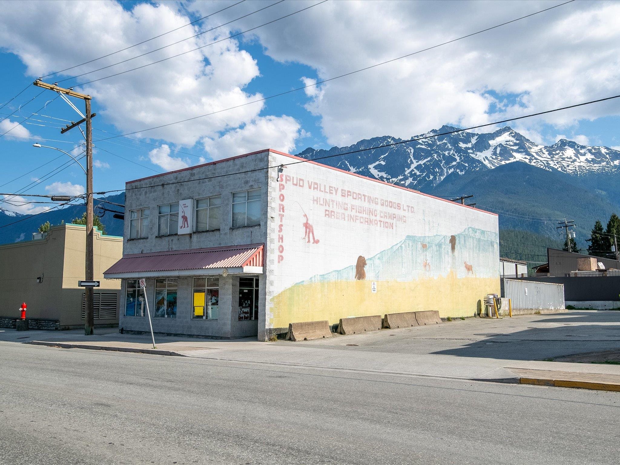 1380 BIRCH STREET, Pemberton, British Columbia, ,Retail,For Lease,C8052429