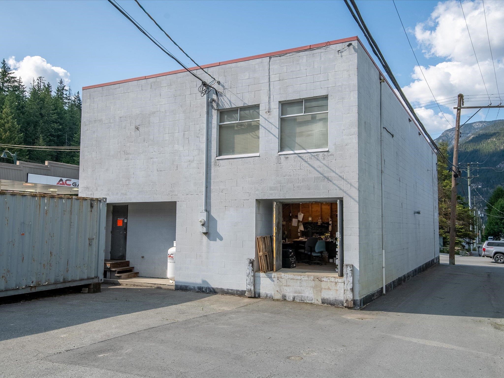 1380 BIRCH STREET, Pemberton, British Columbia, ,Retail,For Lease,C8052429