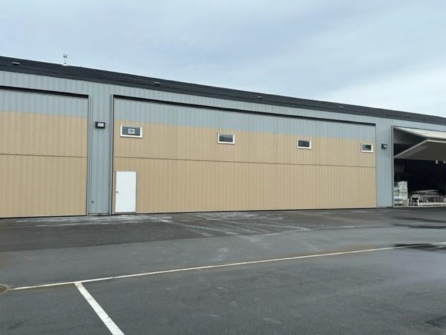 Centre Unit w 60 ft Auto Bi-Fold Door