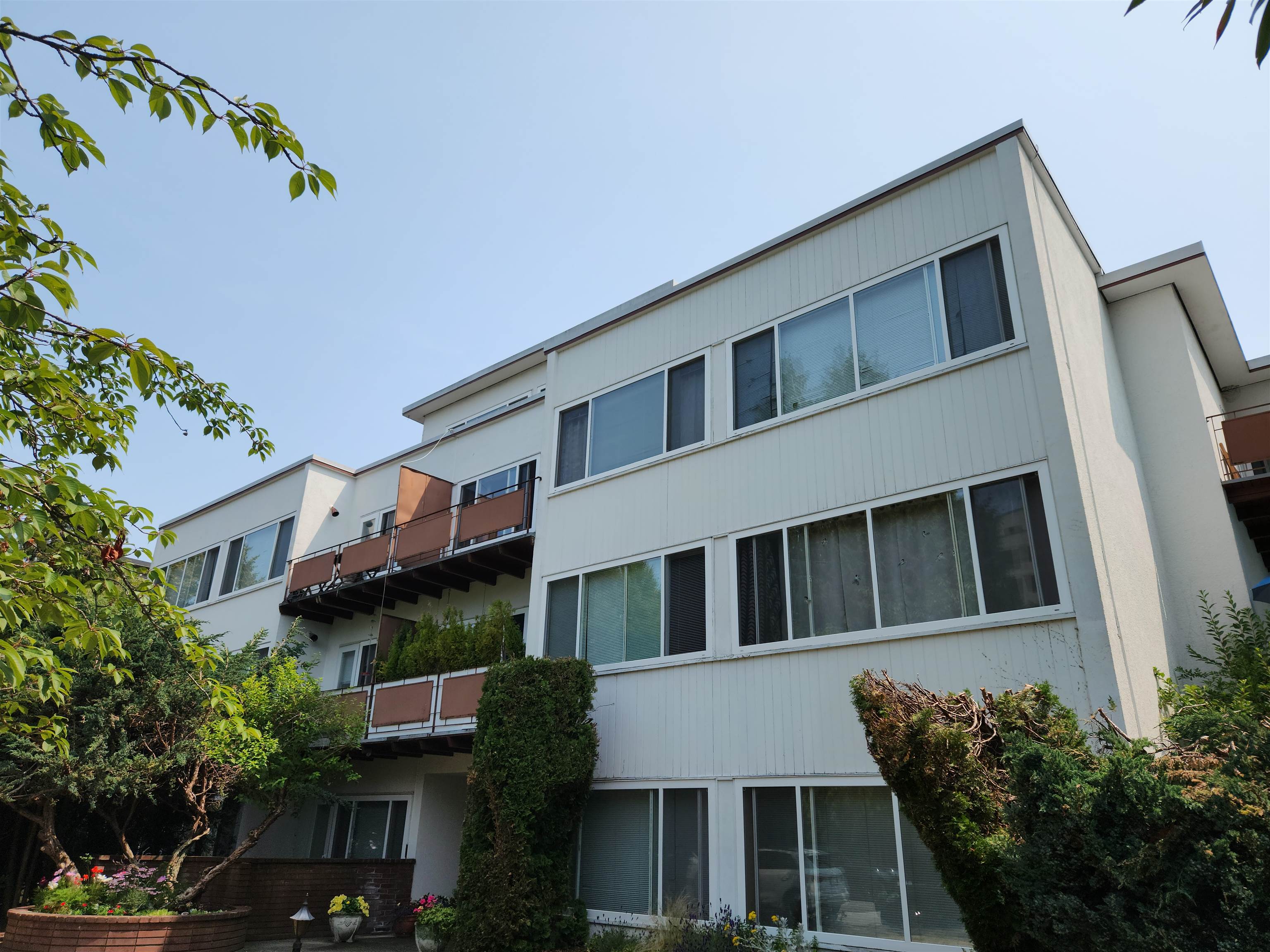 5850 VINE STREET, Vancouver, British Columbia, ,Multi-family Commercial,For Lease,C8052658