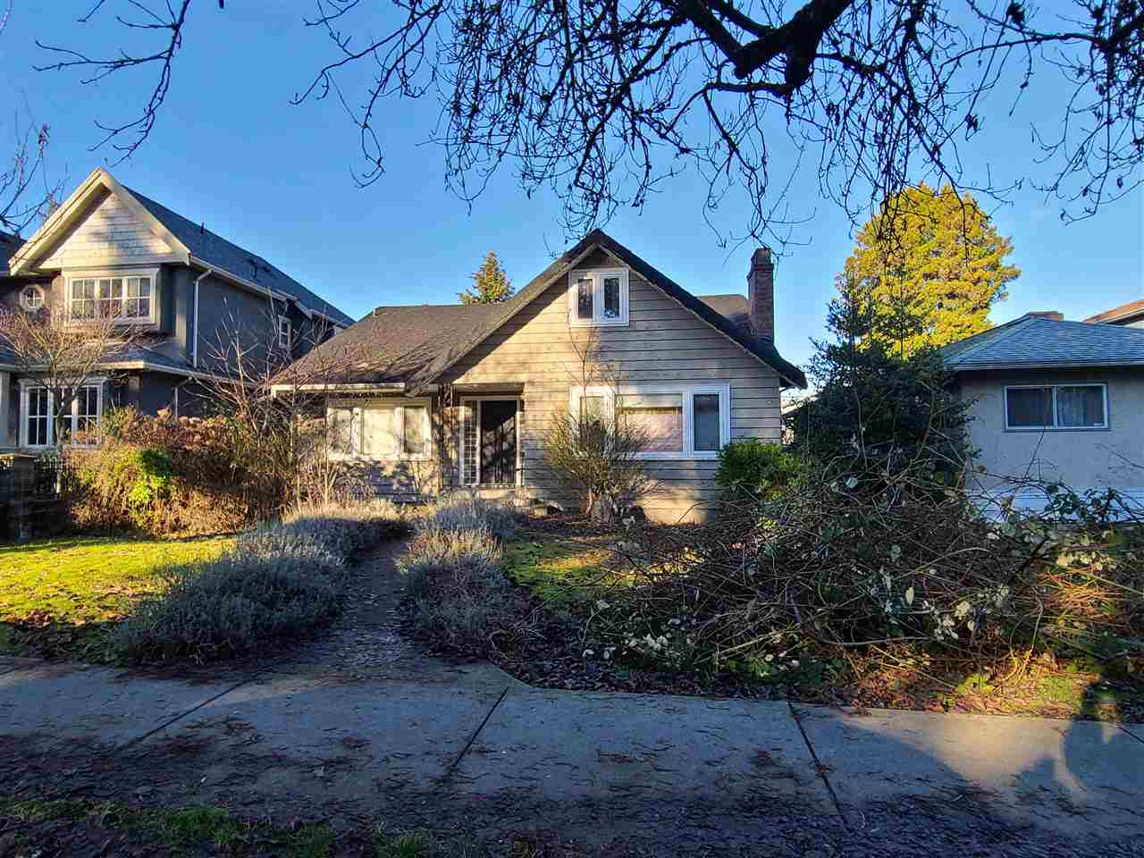 43 49TH, British Columbia V5Y 2Z4, 8 Bedrooms Bedrooms, ,3 BathroomsBathrooms,Residential Detached,For Sale,49TH,R2529809