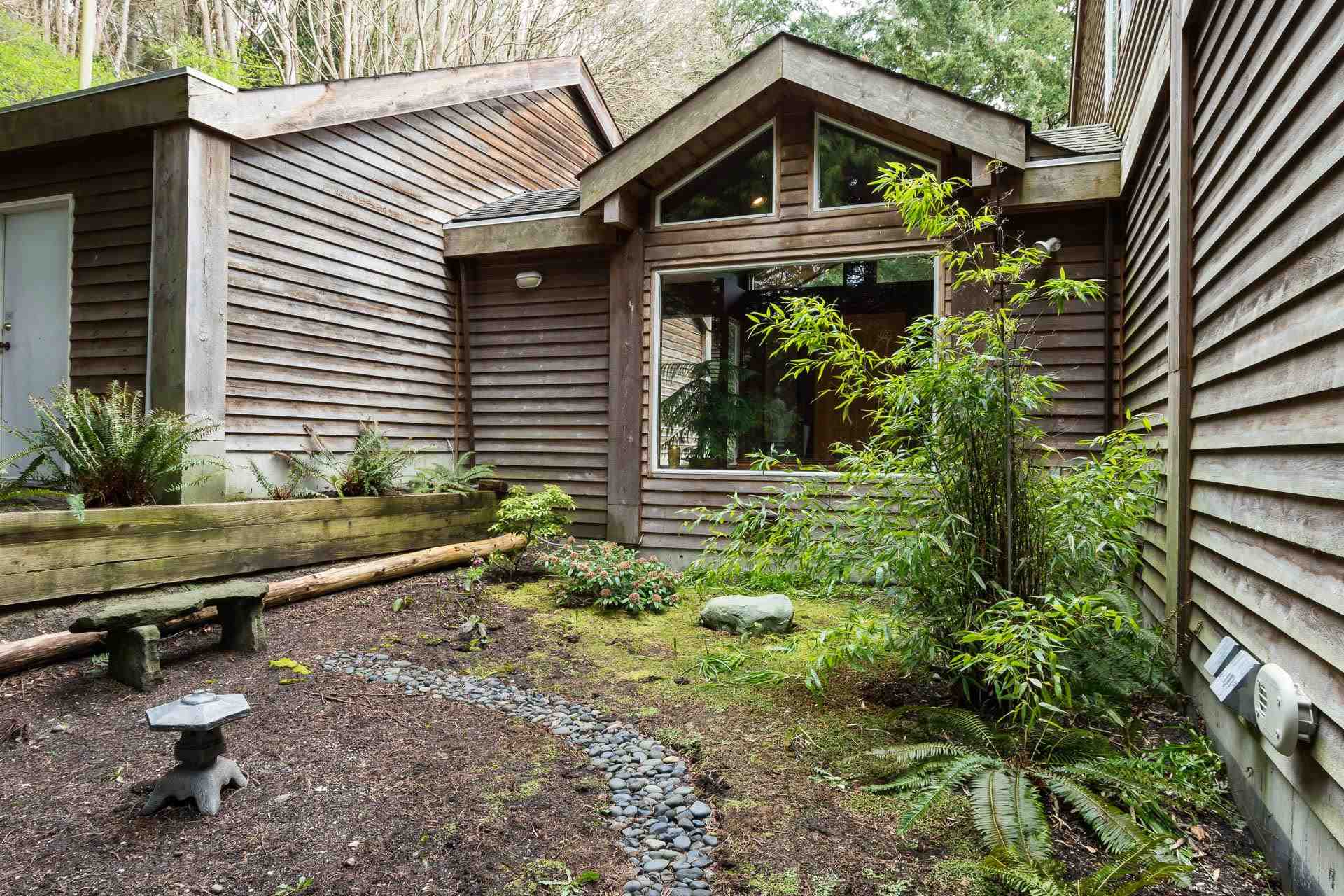 598 TSAWWASSEN BEACH ROAD, DELTA, BC V4M 4C7 Sell With Aileen Noguer