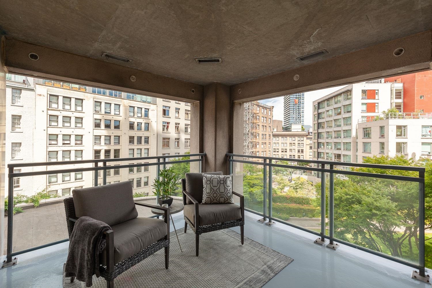 Downtown VW Apartment/Condo for sale:  2 bedroom 966 sq.ft. (Listed 3200-04-18)