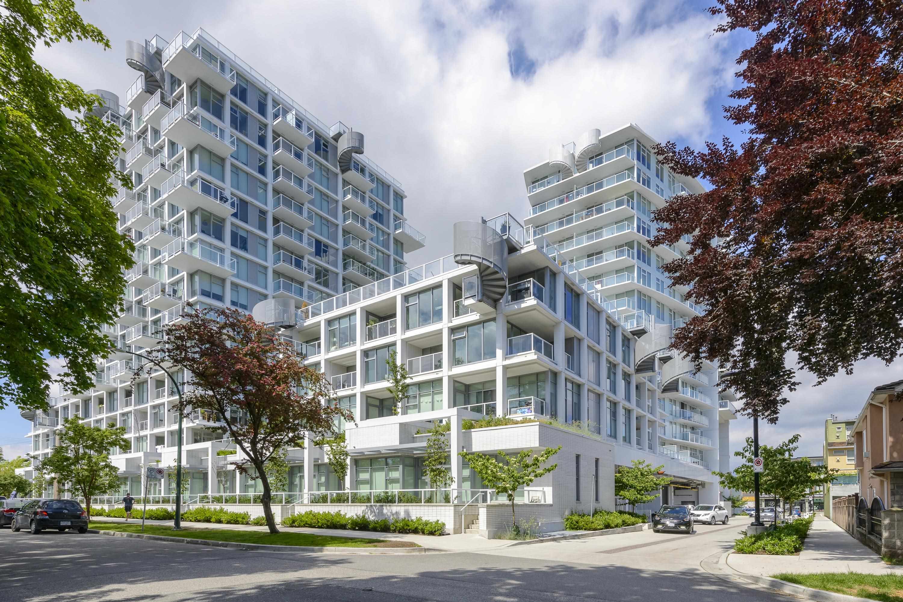 Victoria VE Apartment/Condo for sale:  3 bedroom 992 sq.ft. (Listed 2021-11-03)