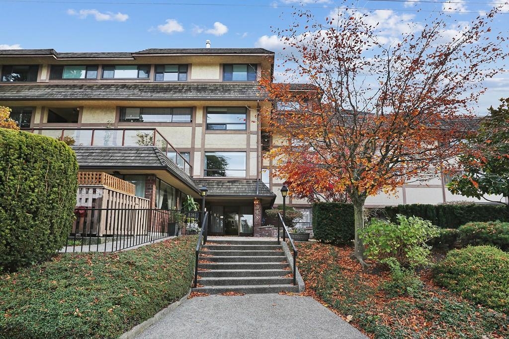 White Rock Apartment/Condo for sale:  2 bedroom 921 sq.ft. (Listed 2021-11-03)