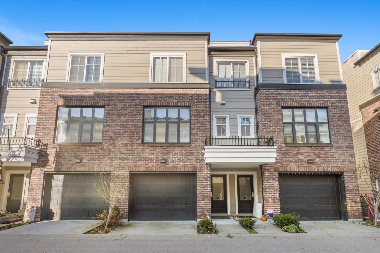 Grandview Surrey Townhouse for sale:  3 bedroom 1,703 sq.ft. (Listed 2021-11-17)