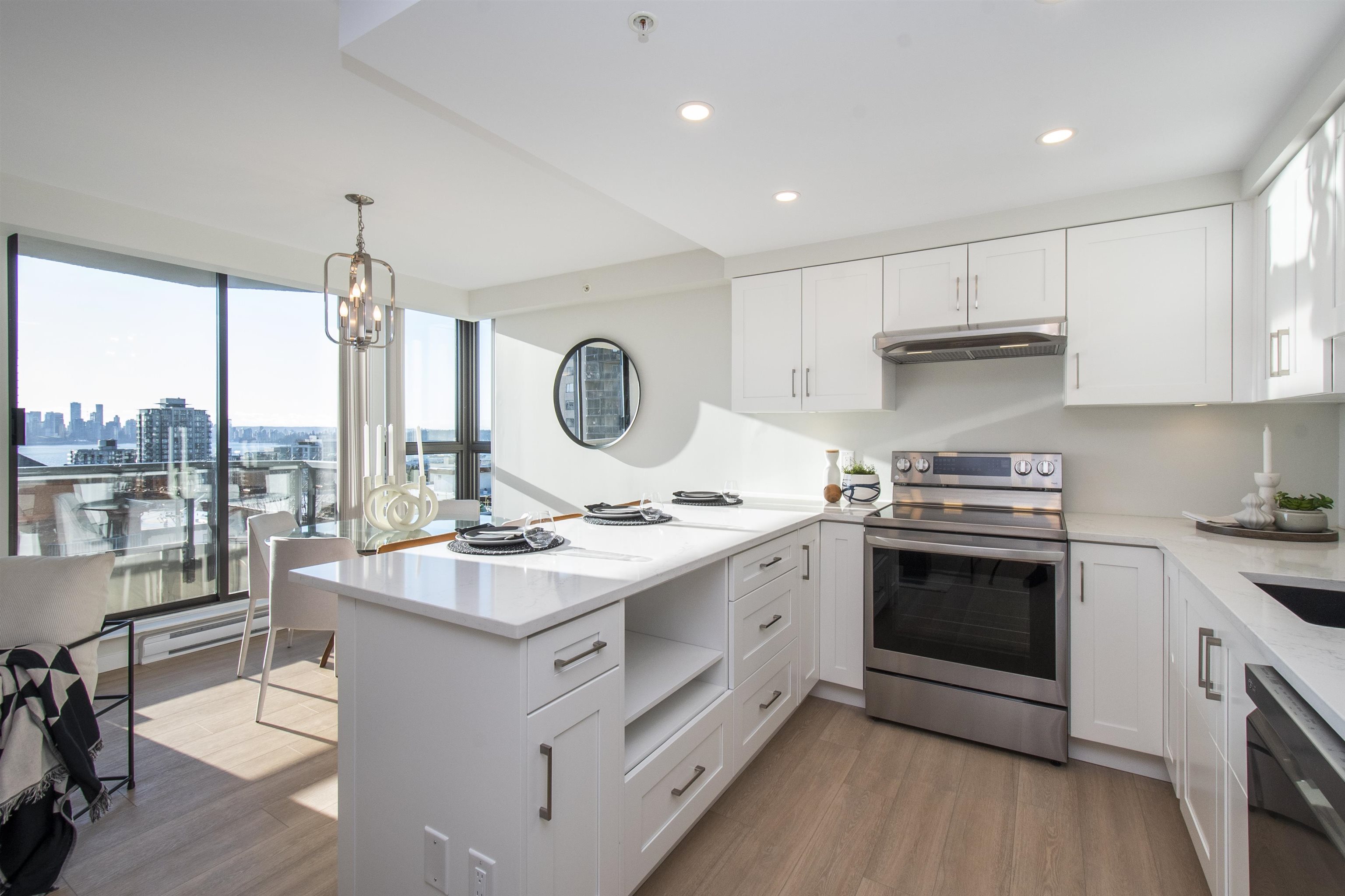 Lower Lonsdale Apartment/Condo for sale:  2 bedroom 907 sq.ft. (Listed 2021-11-18)