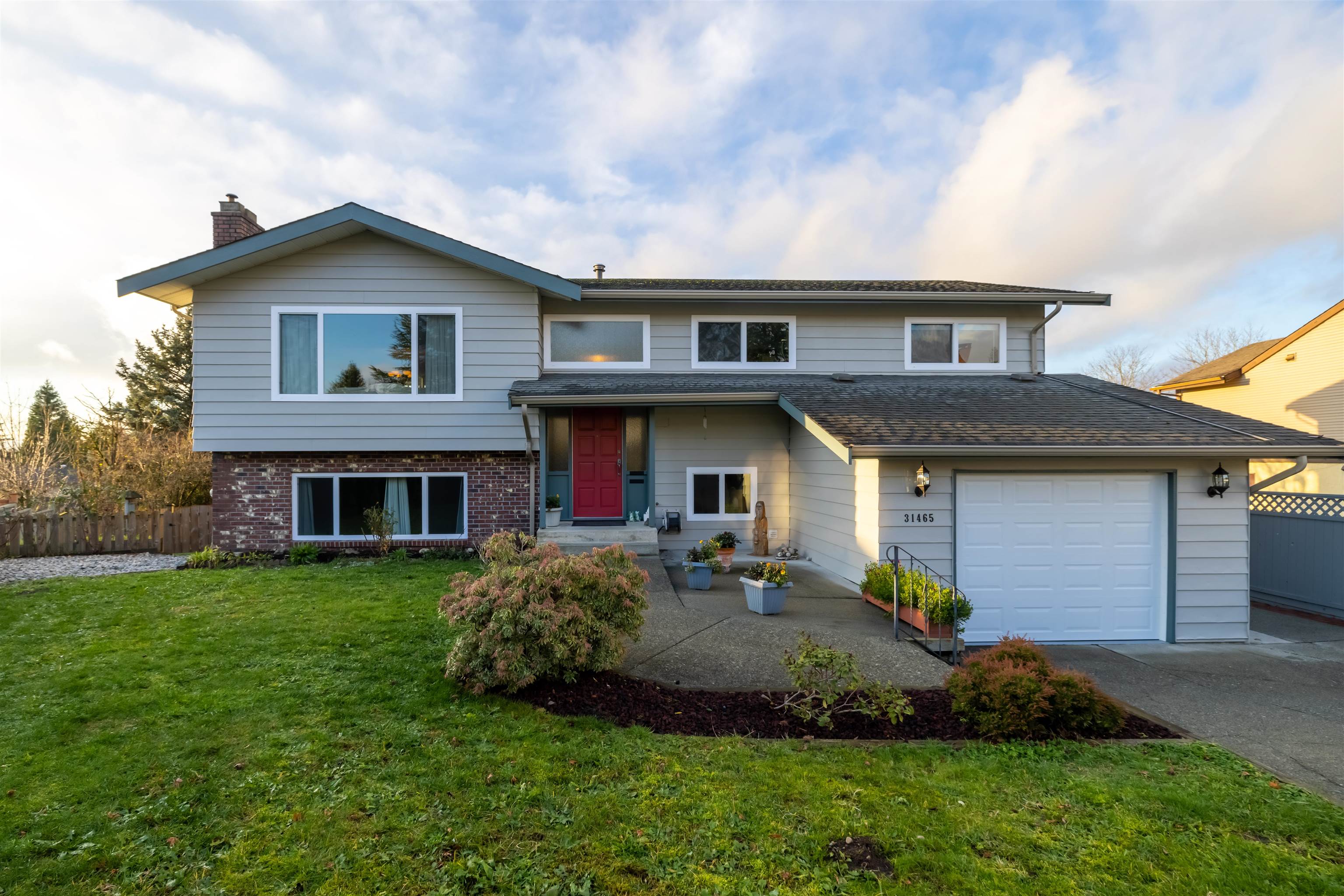 Abbotsford West House/Single Family for sale:  5 bedroom 2,205 sq.ft. (Listed 5200-05-18)