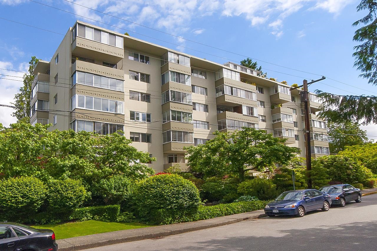 Ambleside Apartment/Condo for sale:  1 bedroom 748 sq.ft. (Listed 2022-02-22)