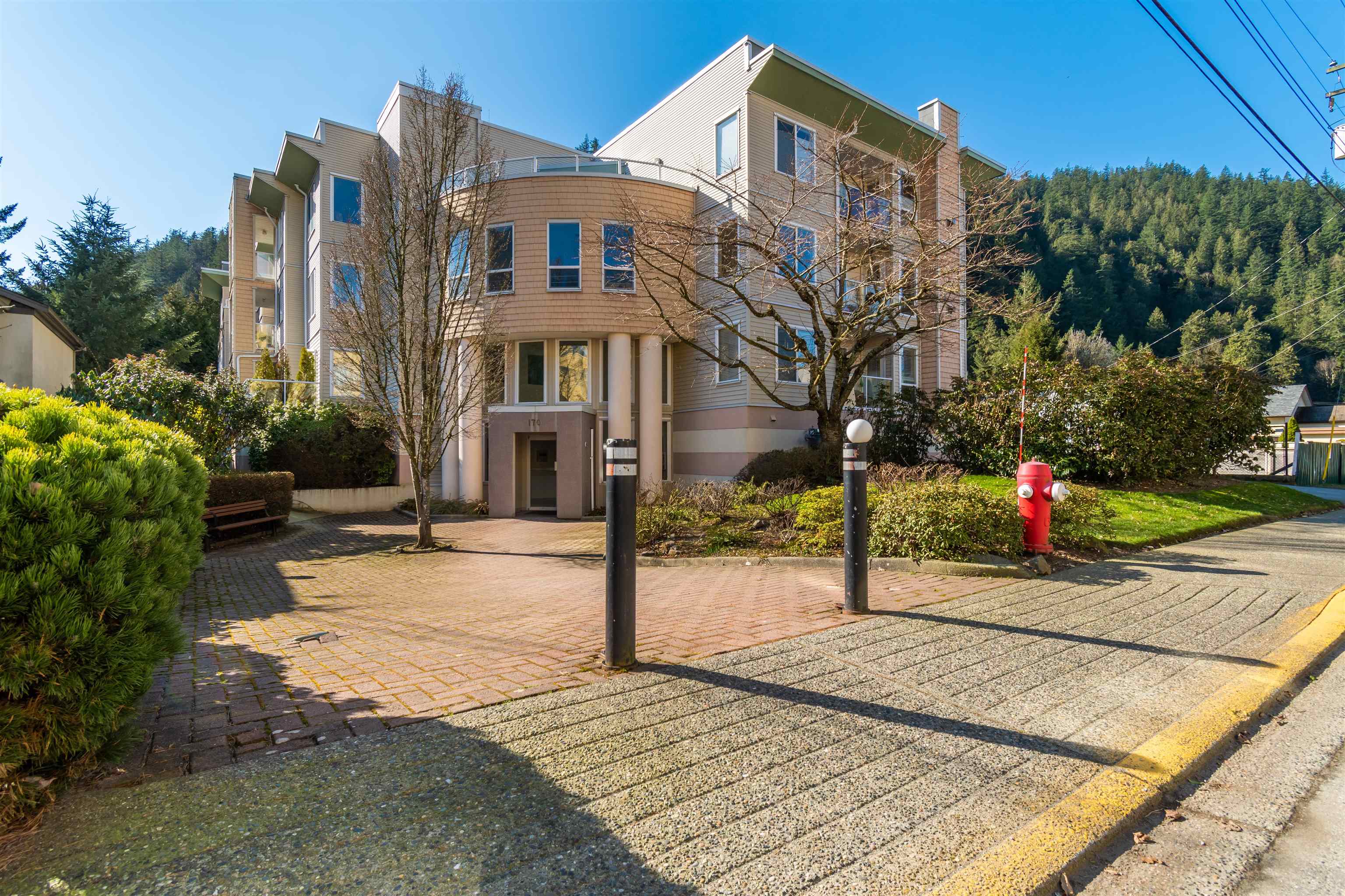 Harrison Hot Springs Apartment/Condo for sale:  2 bedroom 873 sq.ft. (Listed 2022-03-01)