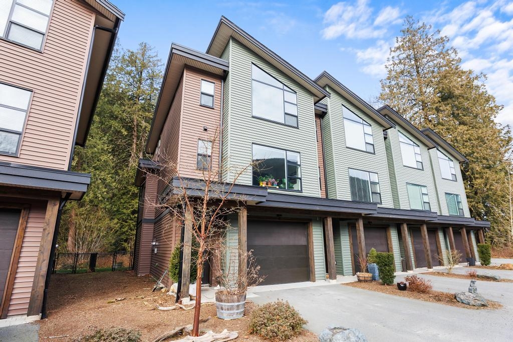 Harrison Hot Springs Townhouse for sale:  2 bedroom 1,526 sq.ft. (Listed 2022-03-03)