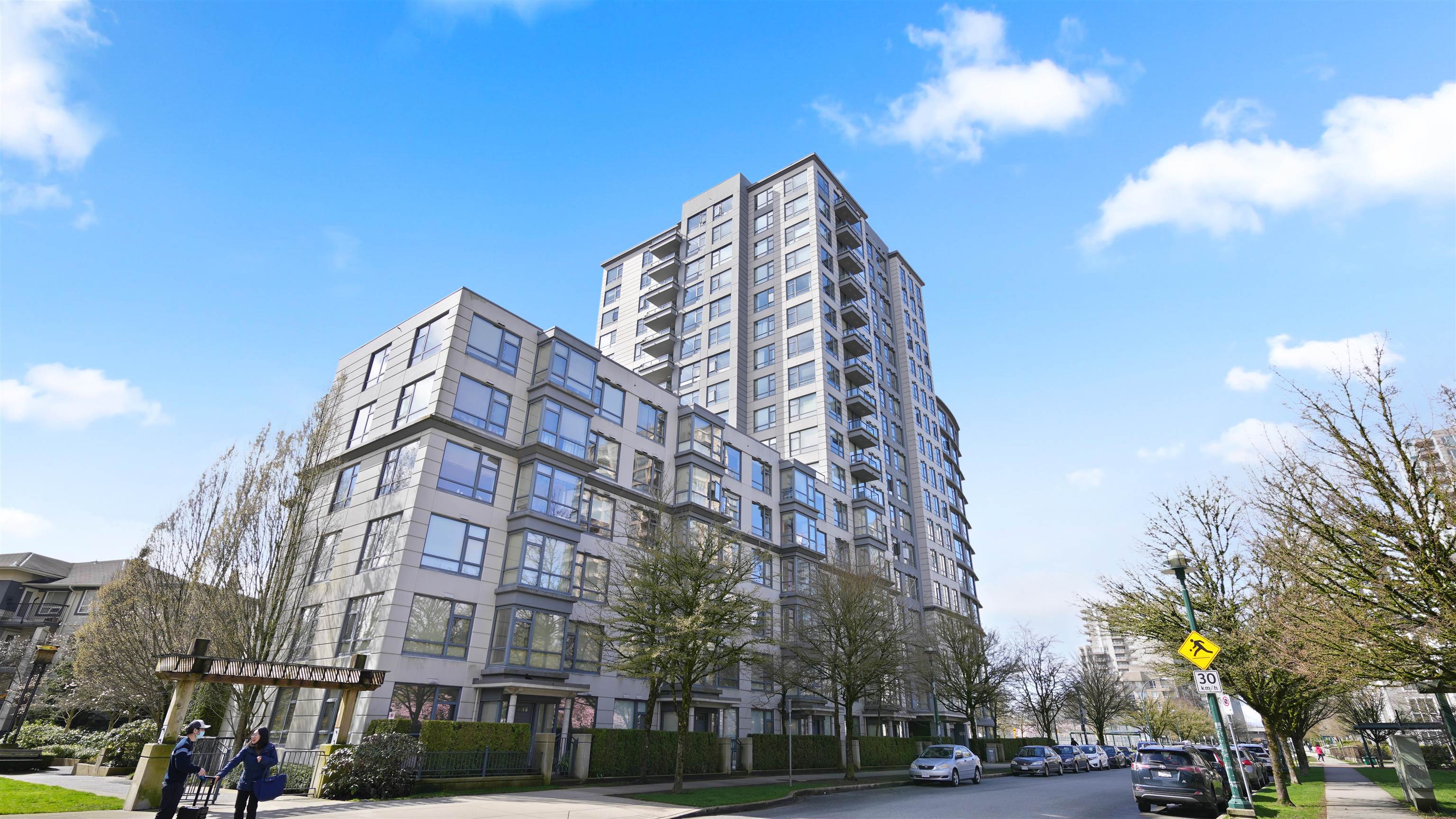 Collingwood VE Apartment/Condo for sale:  2 bedroom 696 sq.ft. (Listed 2024-04-08)