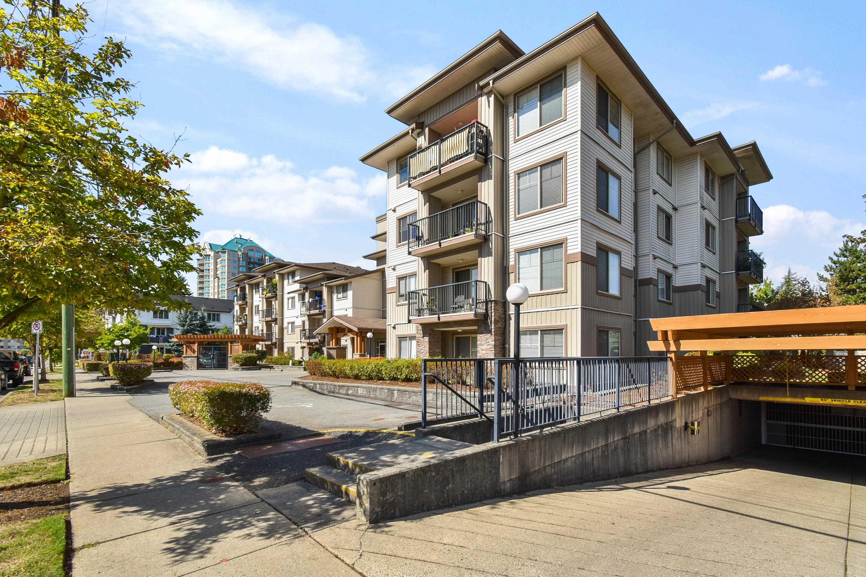 Abbotsford West Apartment/Condo for sale:  2 bedroom 932 sq.ft. (Listed 2022-04-05)