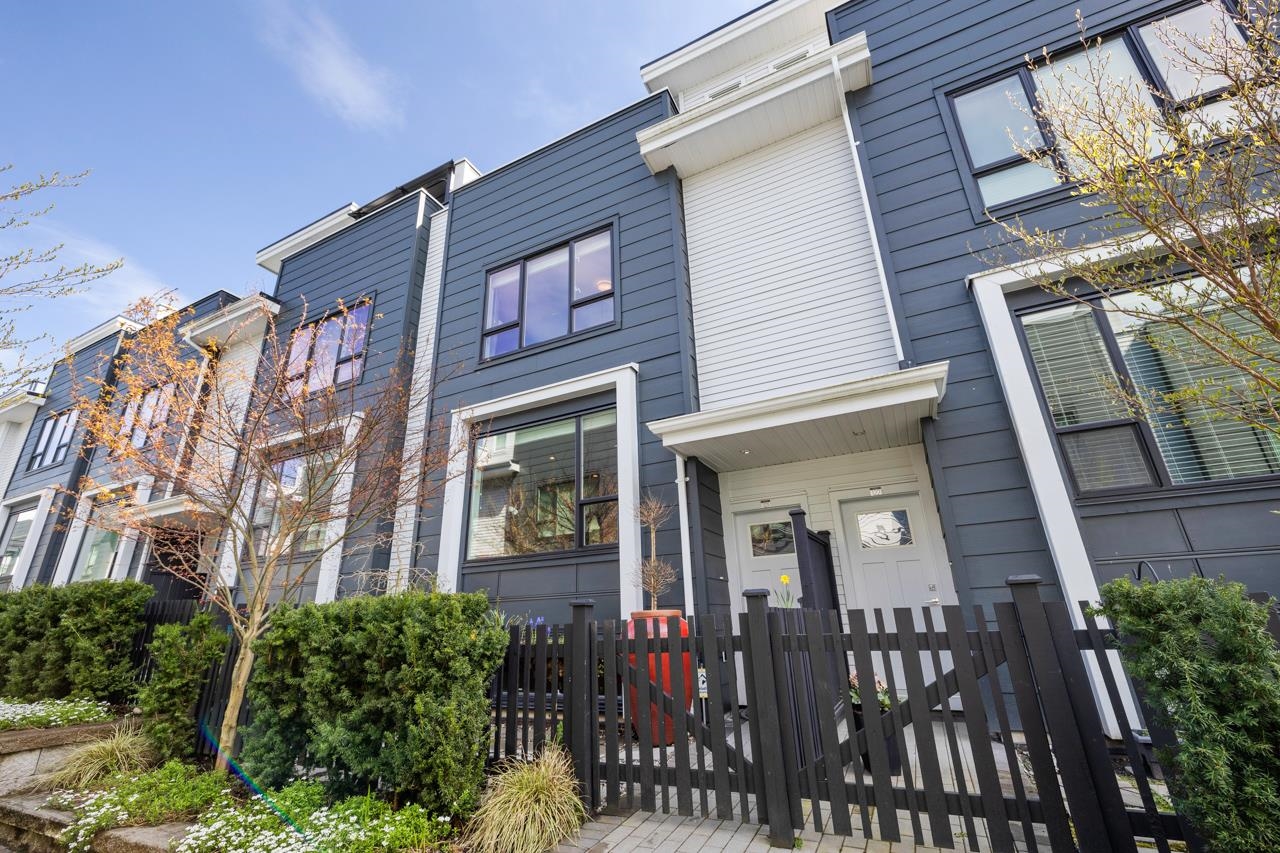 Grandview Surrey Townhouse for sale:  4 bedroom 2,000 sq.ft. (Listed 2022-04-14)