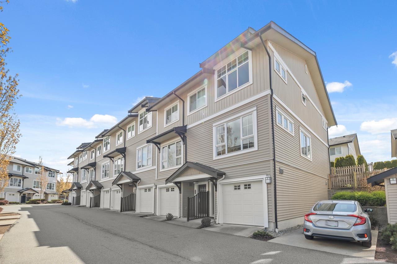 Grandview Surrey Townhouse for sale:  3 bedroom 1,355 sq.ft. (Listed 2022-04-28)