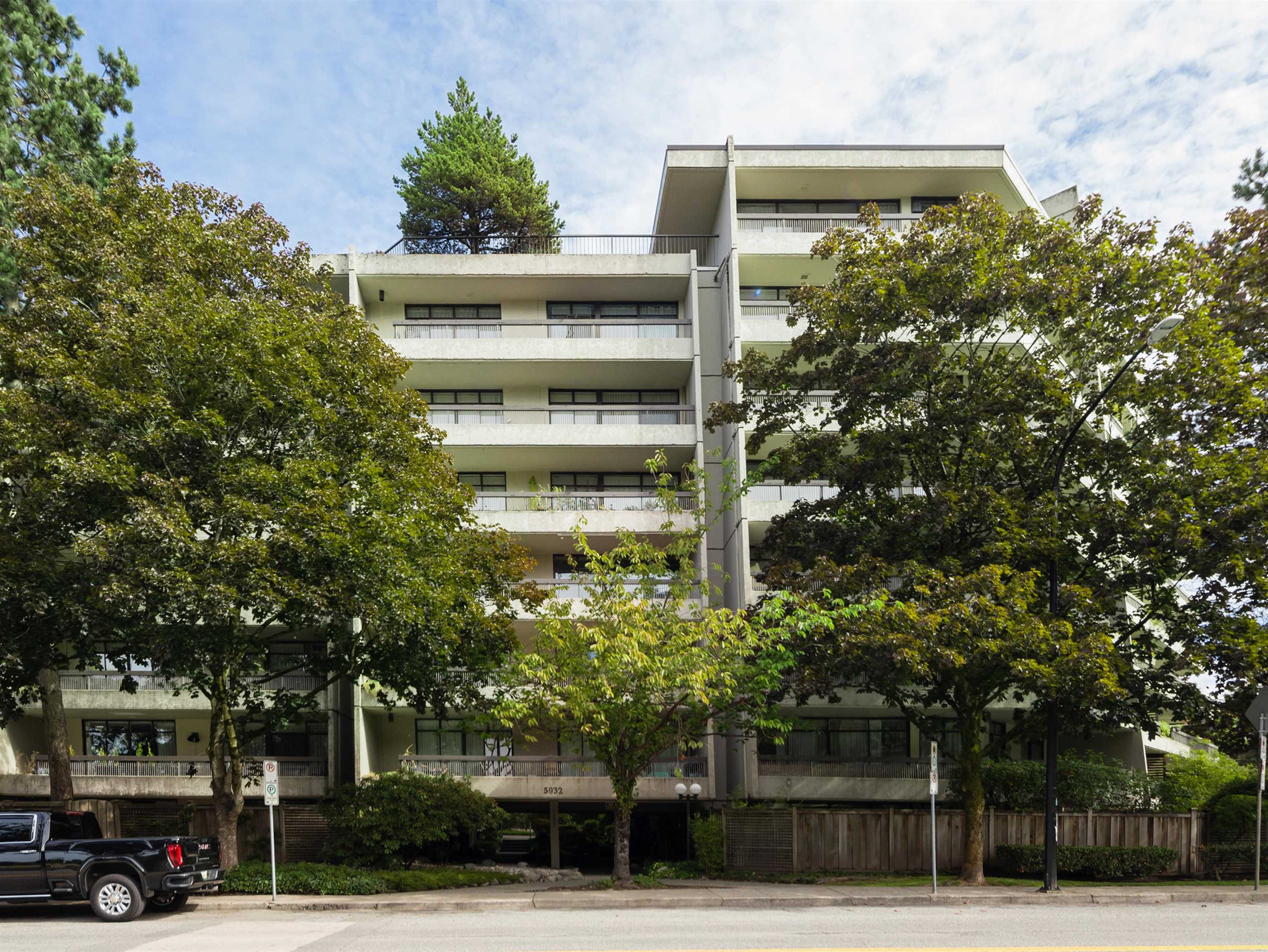 Metrotown Apartment/Condo for sale:  2 bedroom 902 sq.ft. (Listed 2022-05-16)