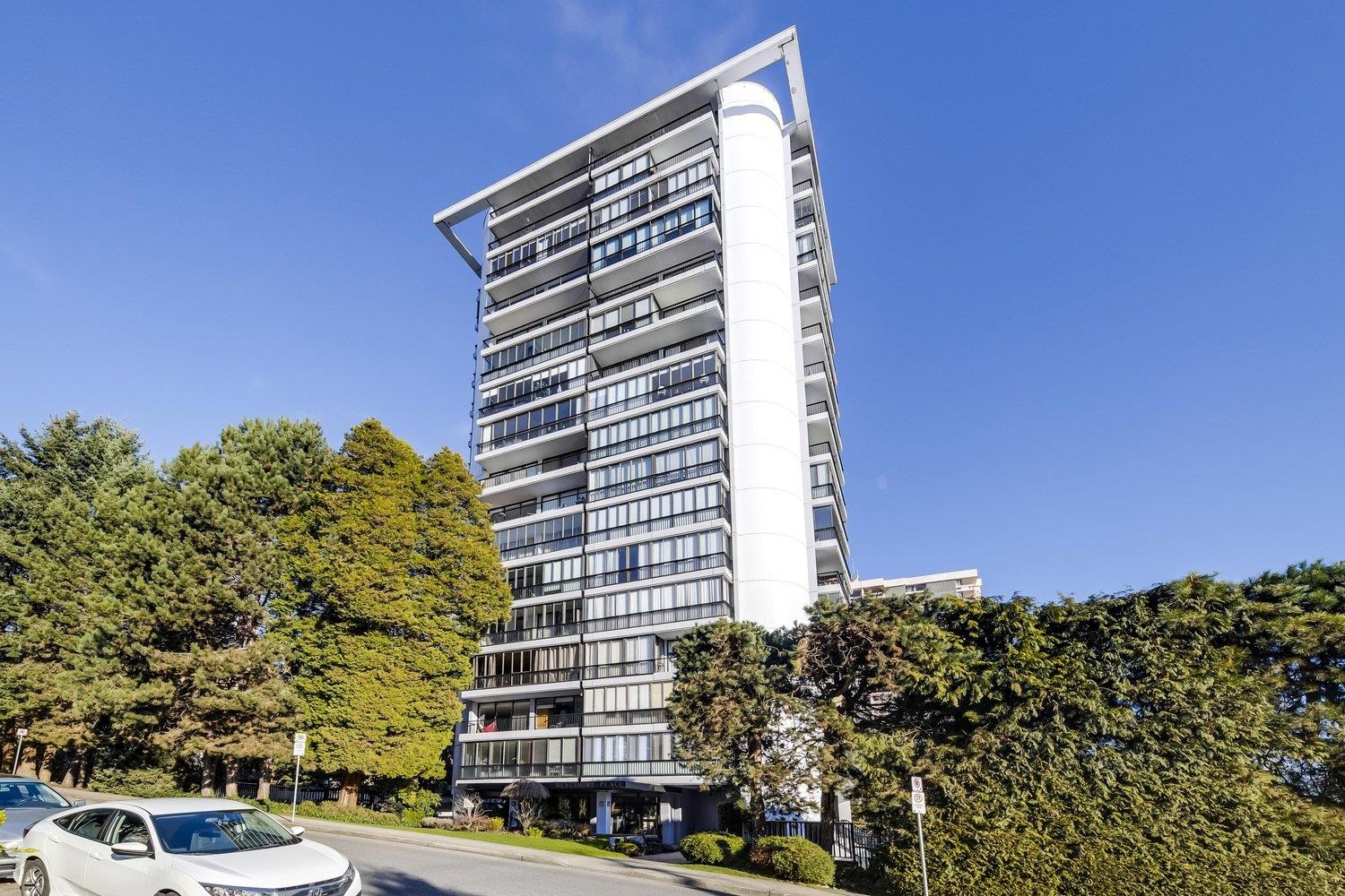 Ambleside Apartment/Condo for sale:  2 bedroom 1,000 sq.ft. (Listed 5200-03-29)
