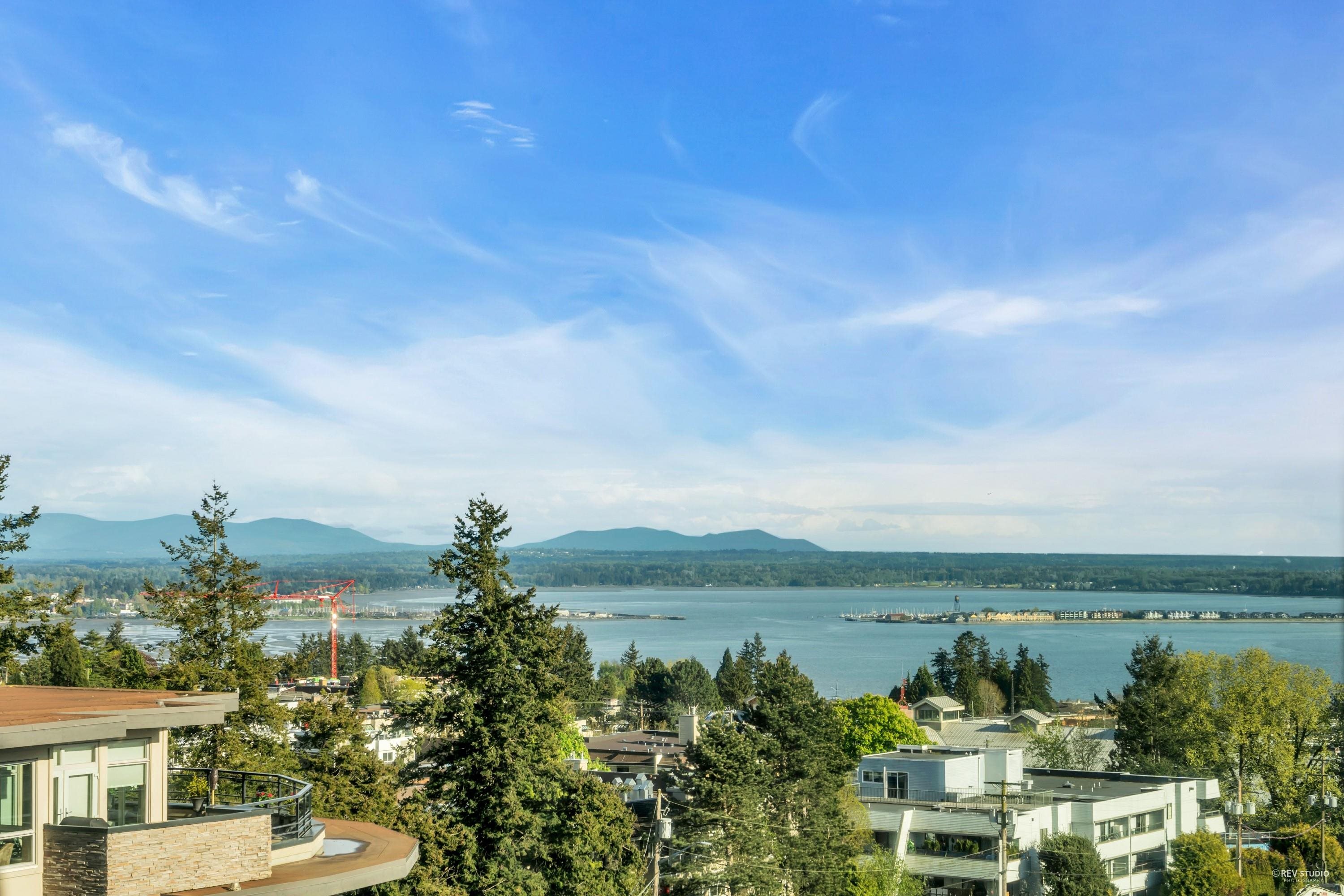 1441 JOHNSTON, White Rock, British Columbia V4B 3Z4, 1 Bedroom Bedrooms, ,1 BathroomBathrooms,Residential Attached,For Sale,JOHNSTON,R2686027