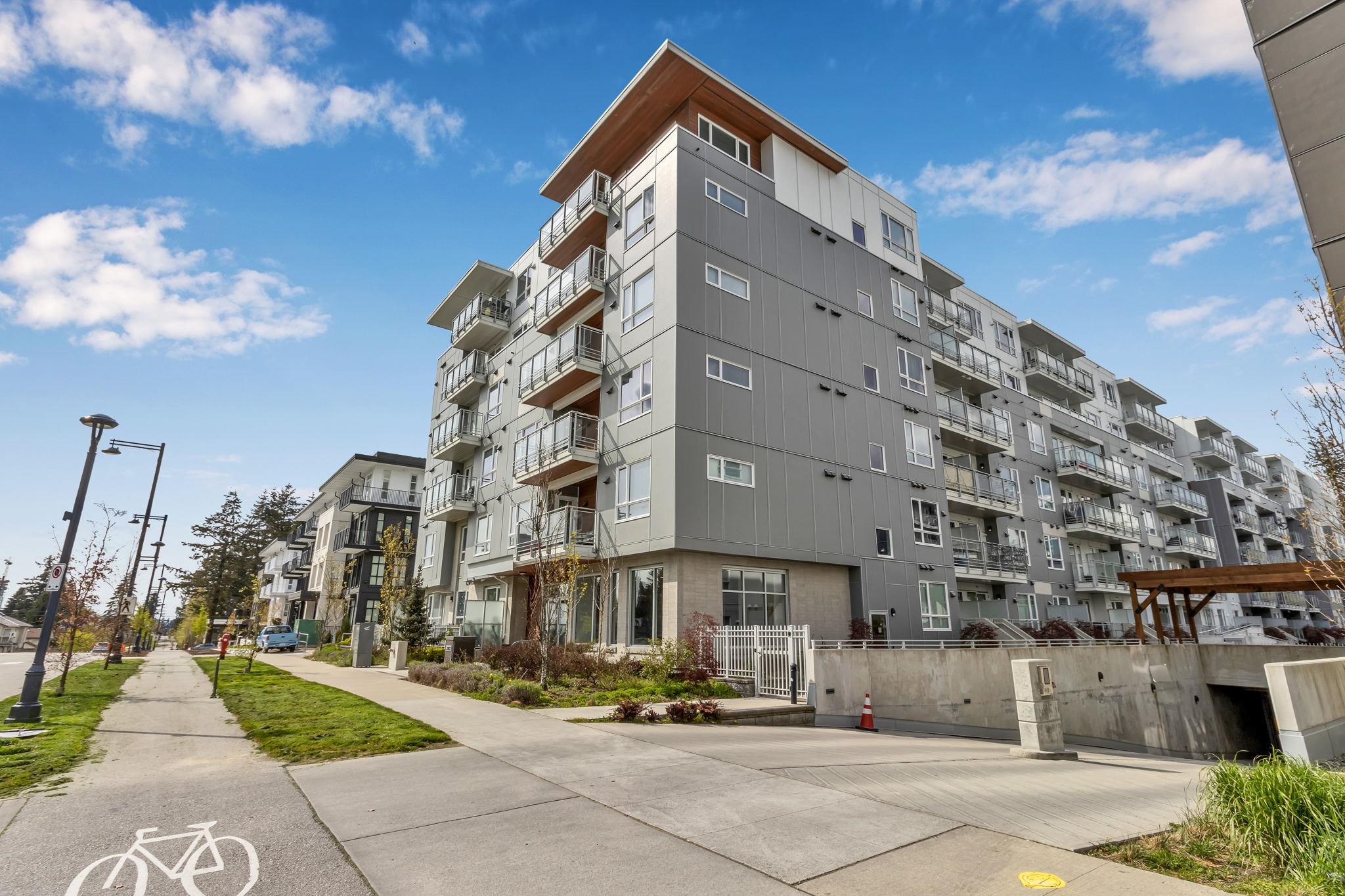13963 105, Surrey, British Columbia V3T 0M9, 2 Bedrooms Bedrooms, ,2 BathroomsBathrooms,Residential Attached,For Sale,105,R2686335