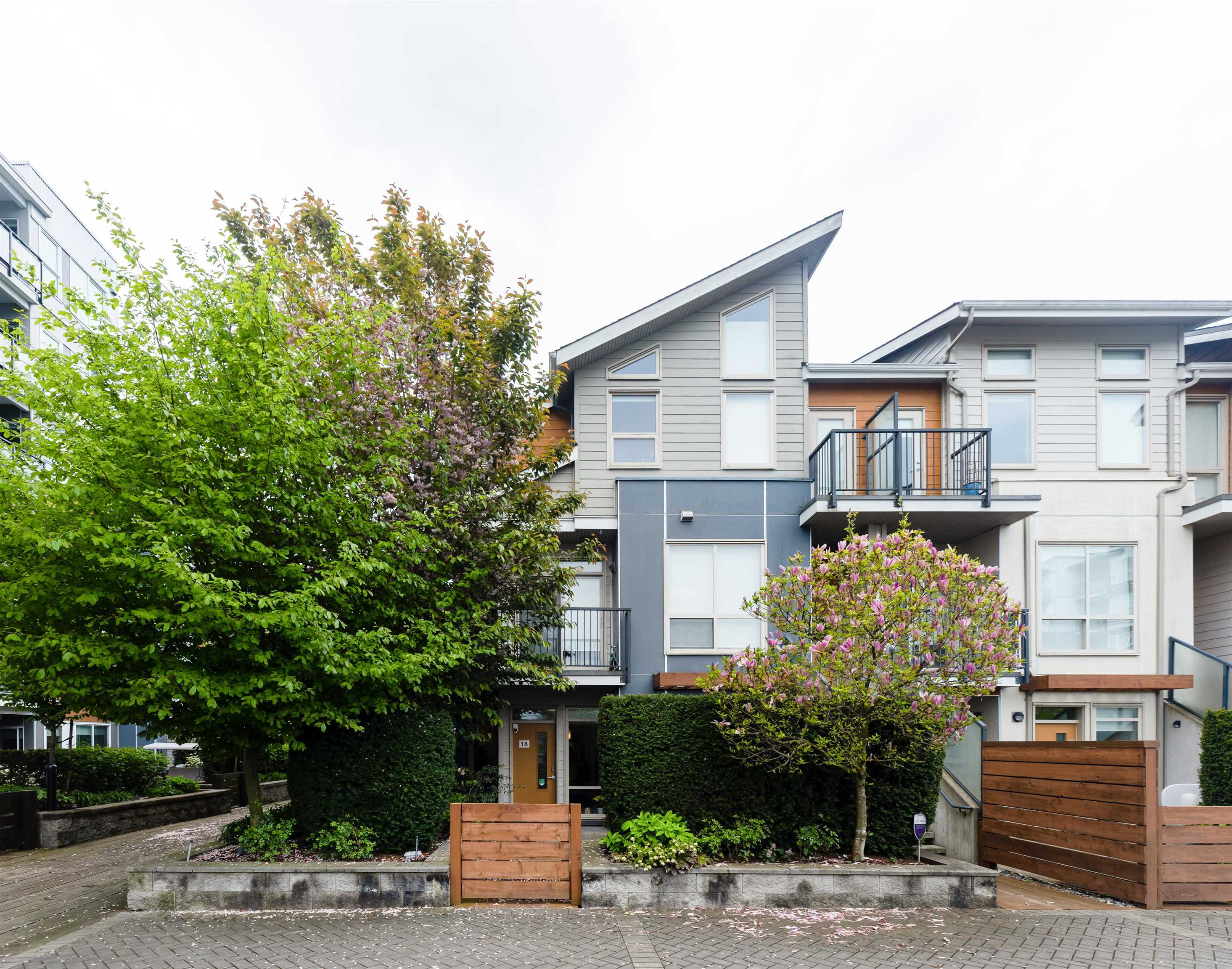 Bridgeport RI Townhouse for sale:  3 bedroom 1,224 sq.ft. (Listed 2022-05-14)