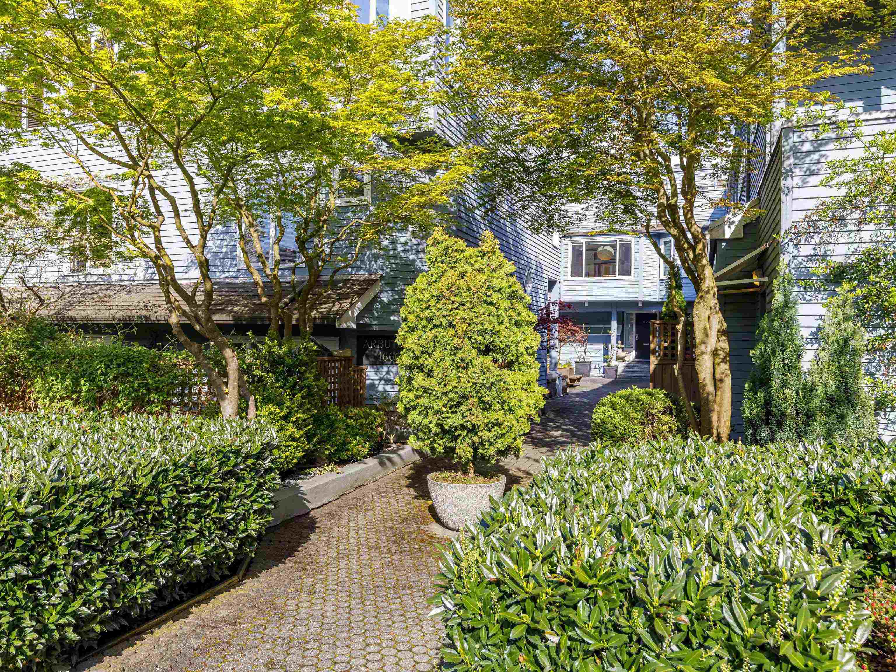 1690 ARBUTUS, Vancouver, British Columbia V6J 3X2, 2 Bedrooms Bedrooms, ,2 BathroomsBathrooms,Residential Attached,For Sale,ARBUTUS,R2689405