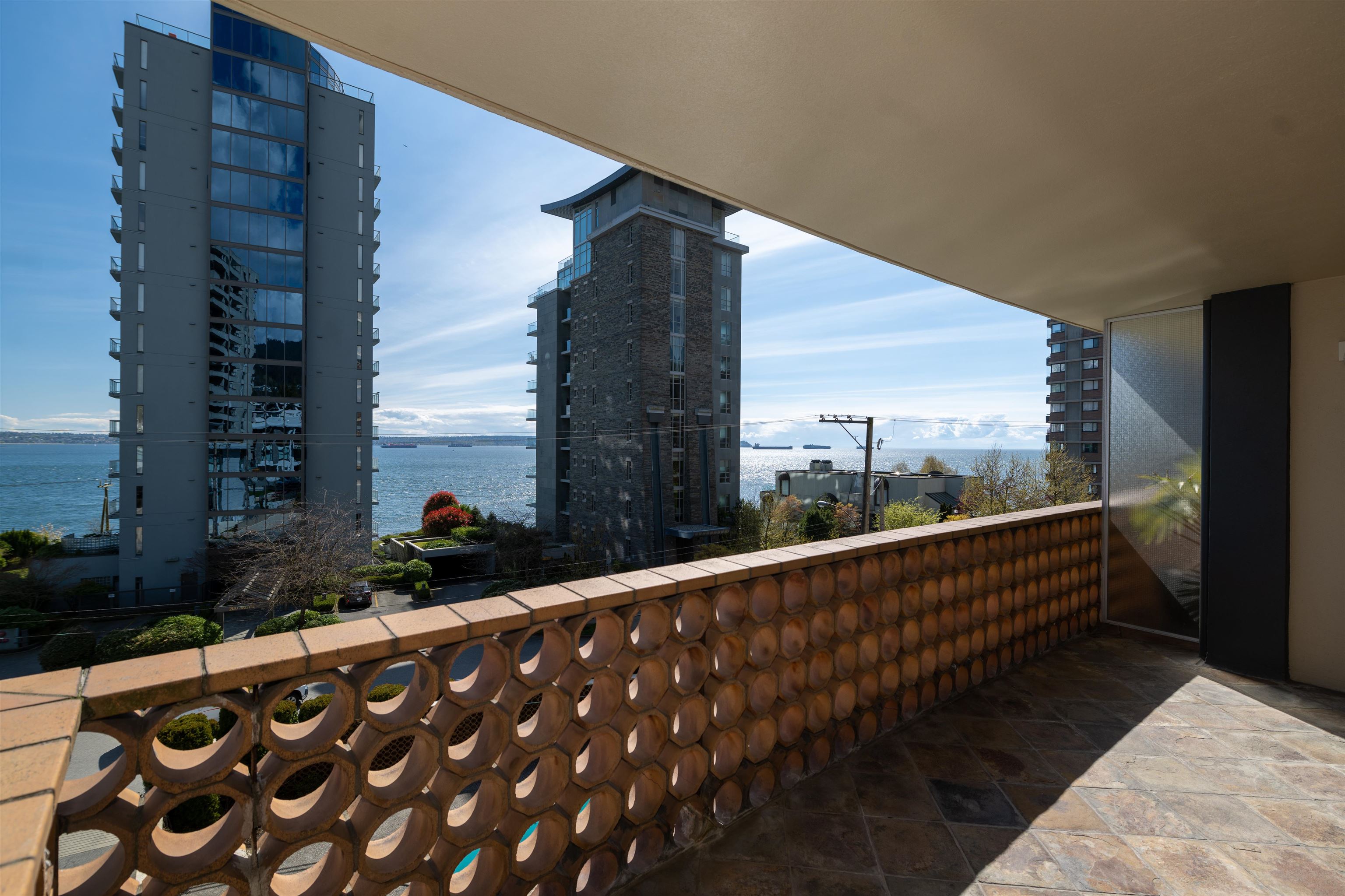 2135 ARGYLE, West Vancouver, British Columbia V7V 1A5, 2 Bedrooms Bedrooms, ,2 BathroomsBathrooms,Residential Attached,For Sale,ARGYLE,R2689675