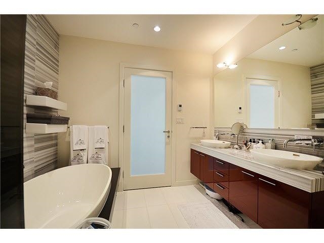277 THURLOW, Vancouver, British Columbia V6C 0C1, 2 Bedrooms Bedrooms, ,3 BathroomsBathrooms,Residential Attached,For Sale,THURLOW,R2697472