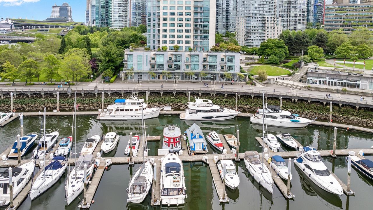 1525 COAL HARBOUR QUAY, British Columbia V6G 3E7, 1 Bedroom Bedrooms, ,1 BathroomBathrooms,Residential Detached,For Sale,COAL HARBOUR QUAY,R2700352