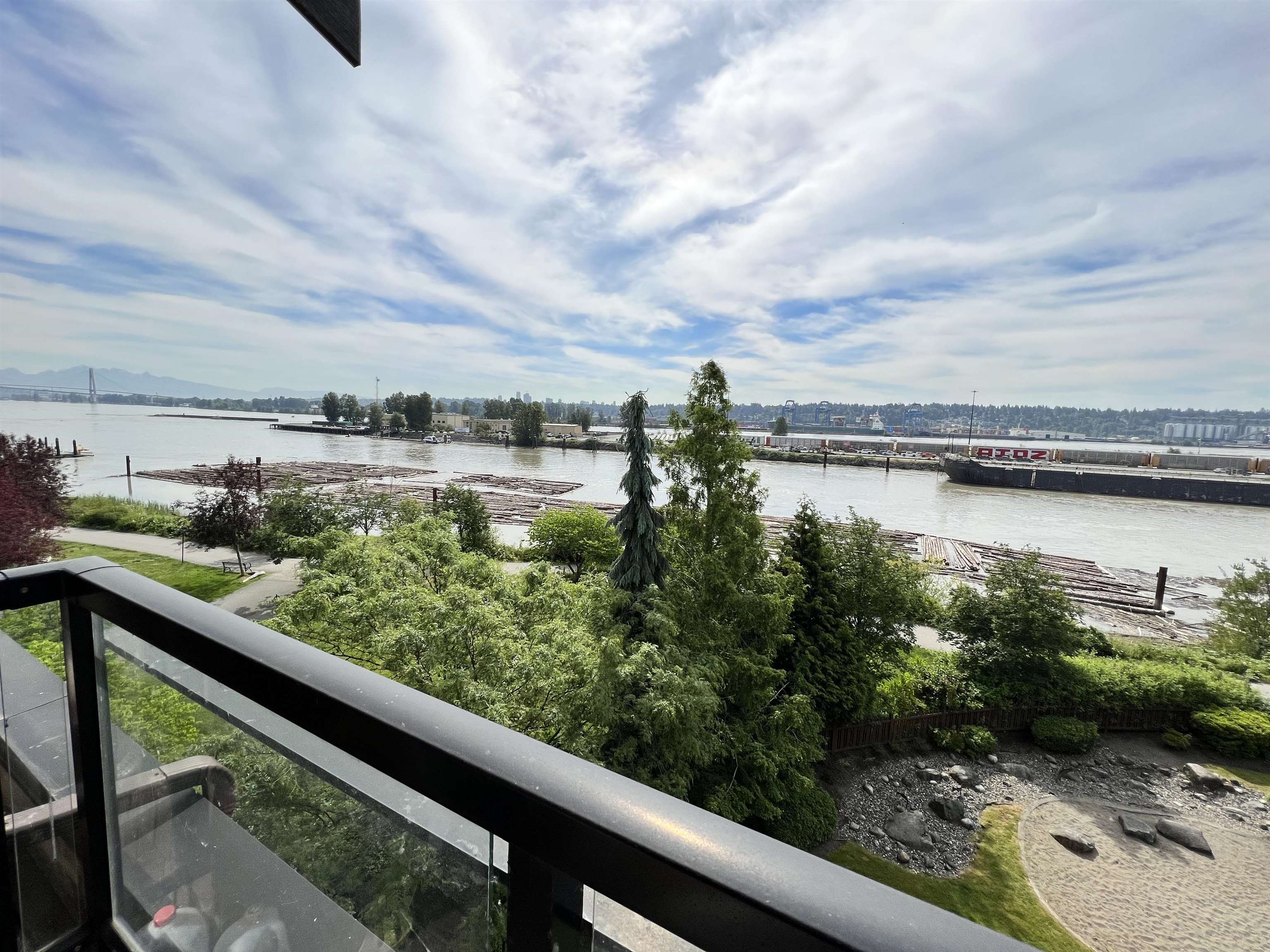 For Sale 834,900 404 240 SALTER STREET, New Westminster, BC