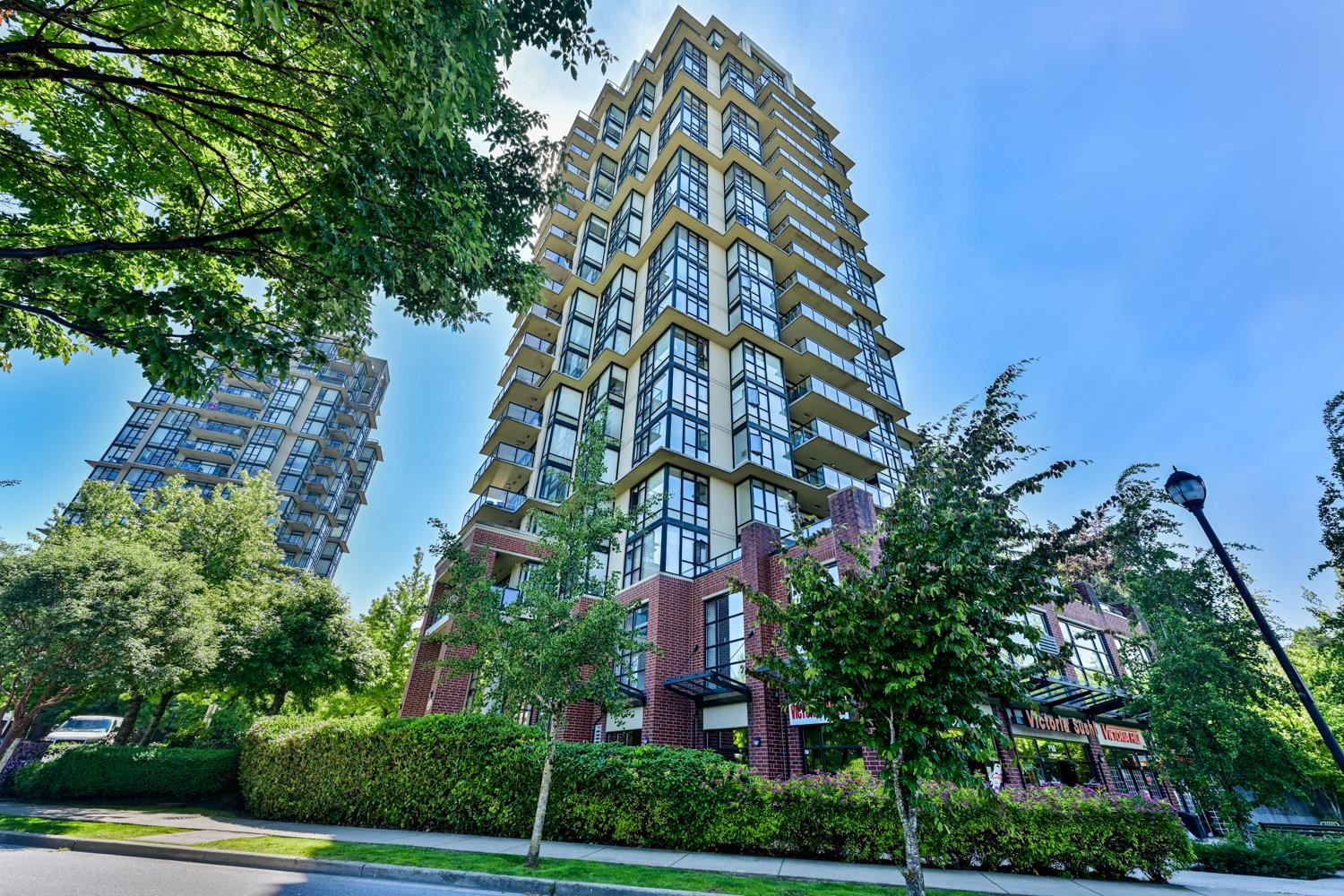 Fraserview NW Apartment/Condo for sale:  2 bedroom 899 sq.ft. (Listed 2022-11-17)