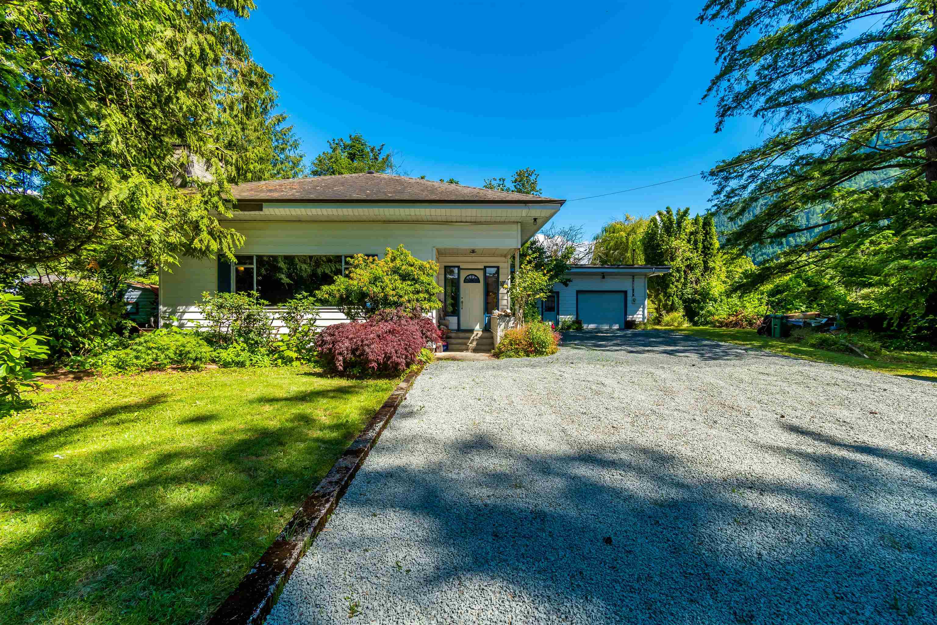 Harrison Hot Springs House with Acreage for sale:  3 bedroom 2,211 sq.ft. (Listed 2400-04-18)