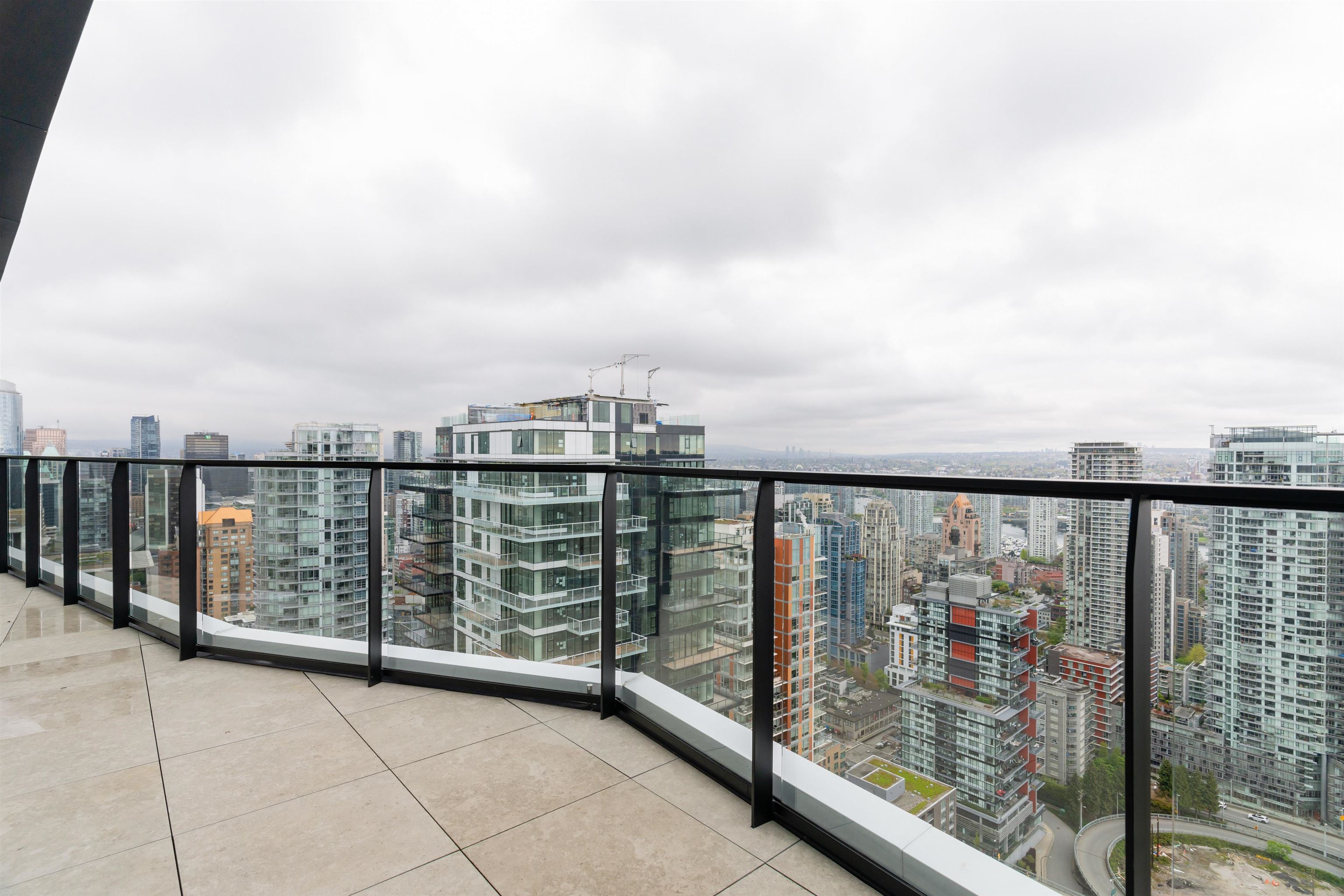 889 PACIFIC, Vancouver, British Columbia V6Z 1C3, 4 Bedrooms Bedrooms, ,3 BathroomsBathrooms,Residential Attached,For Sale,PACIFIC,R2705872