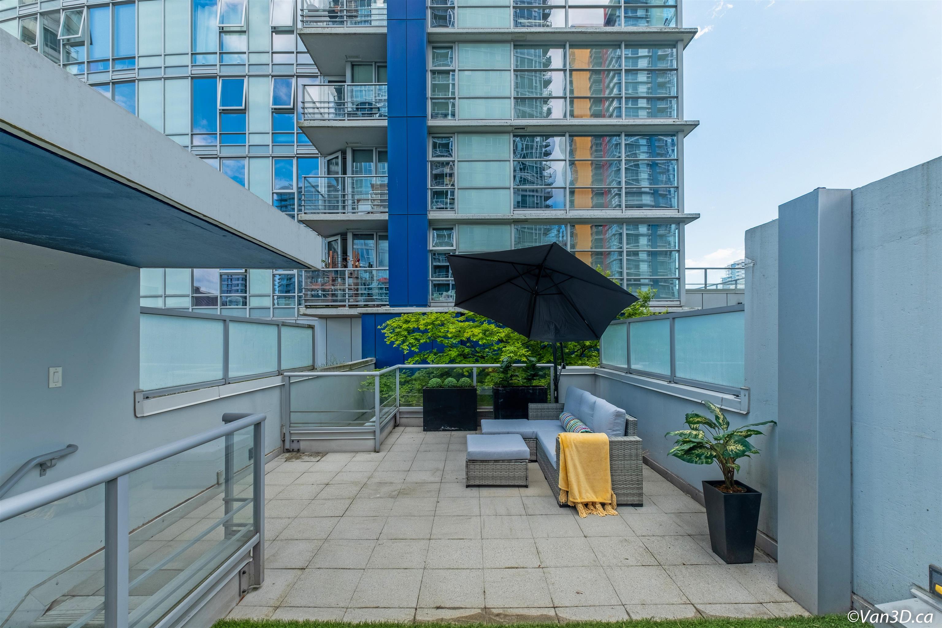 Wilson Lam Realtor, 102 REGIMENT SQUARE, Vancouver, British Columbia V6B 1W1, 2 Bedrooms, 2 Bathrooms, Residential Attached,For Sale ,R2706445