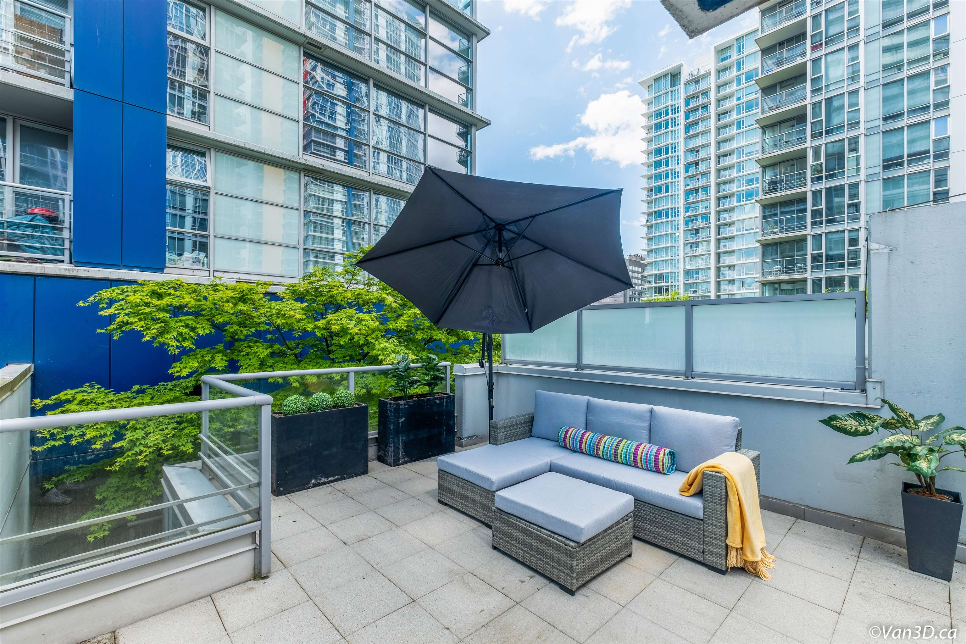 Wilson Lam Realtor, 102 REGIMENT SQUARE, Vancouver, British Columbia V6B 1W1, 2 Bedrooms, 2 Bathrooms, Residential Attached,For Sale ,R2706445